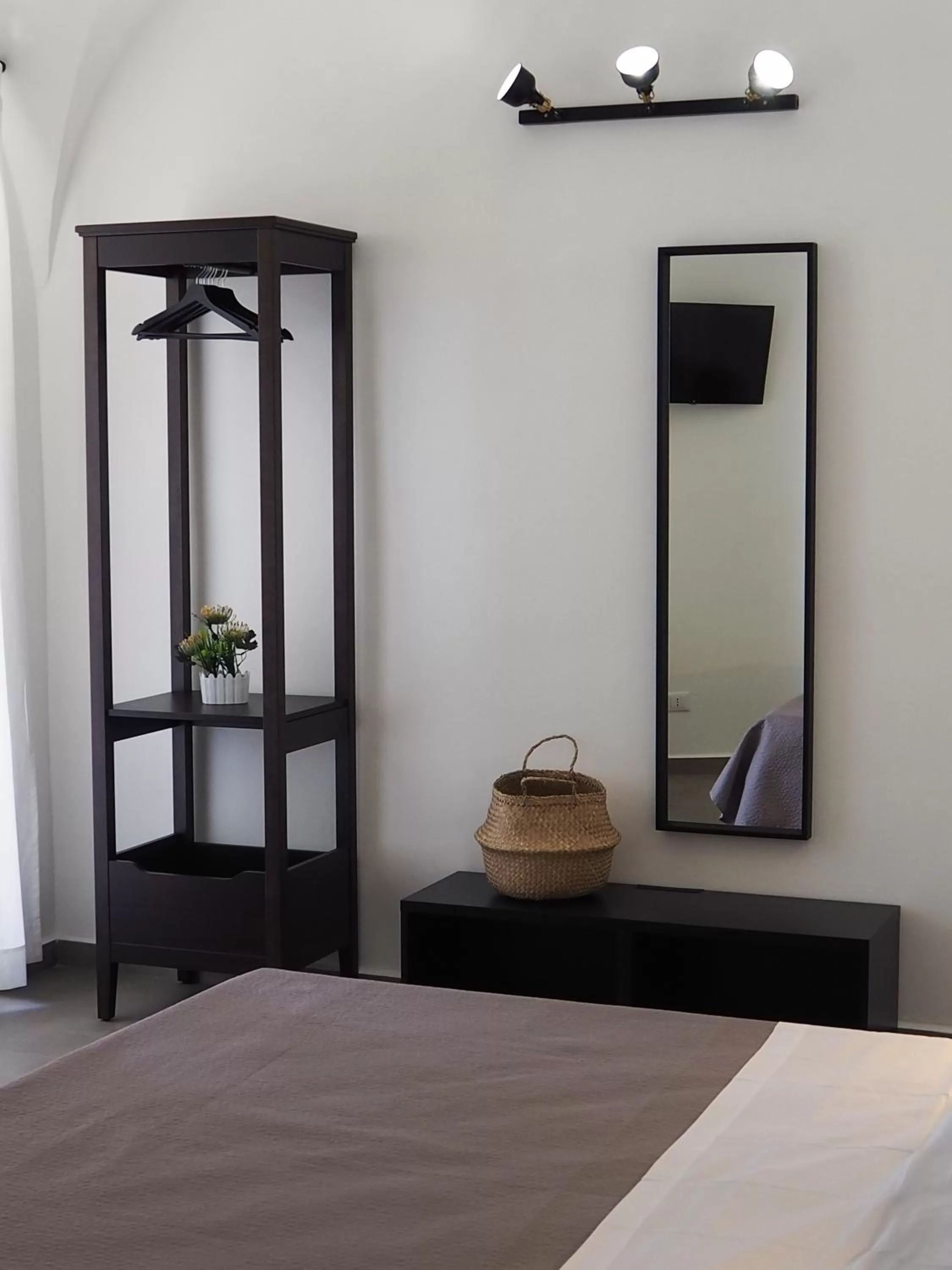 Photo of the whole room, Bed in DonPè