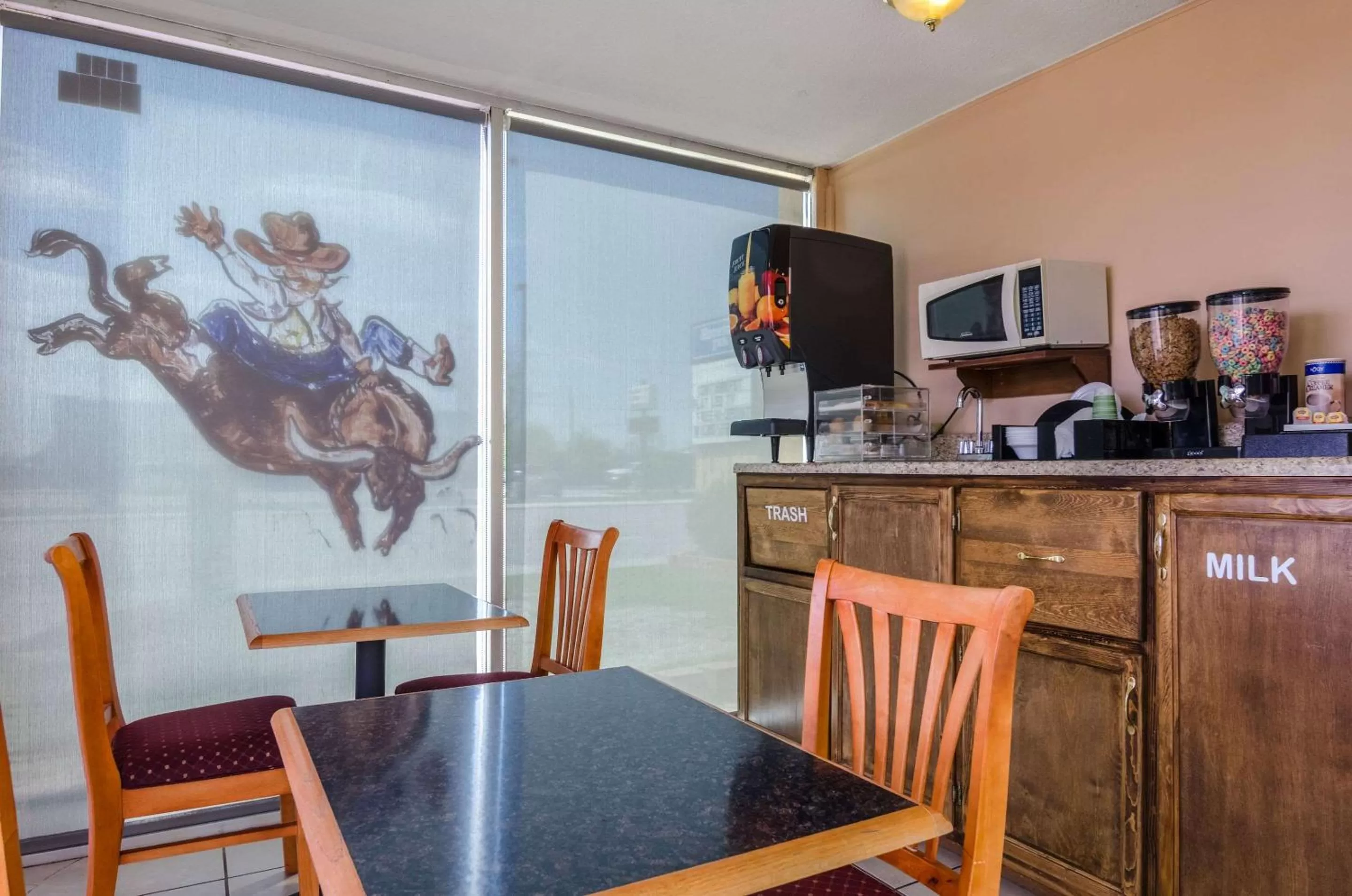 Restaurant/places to eat in Executive Inn Dodge City, KS
