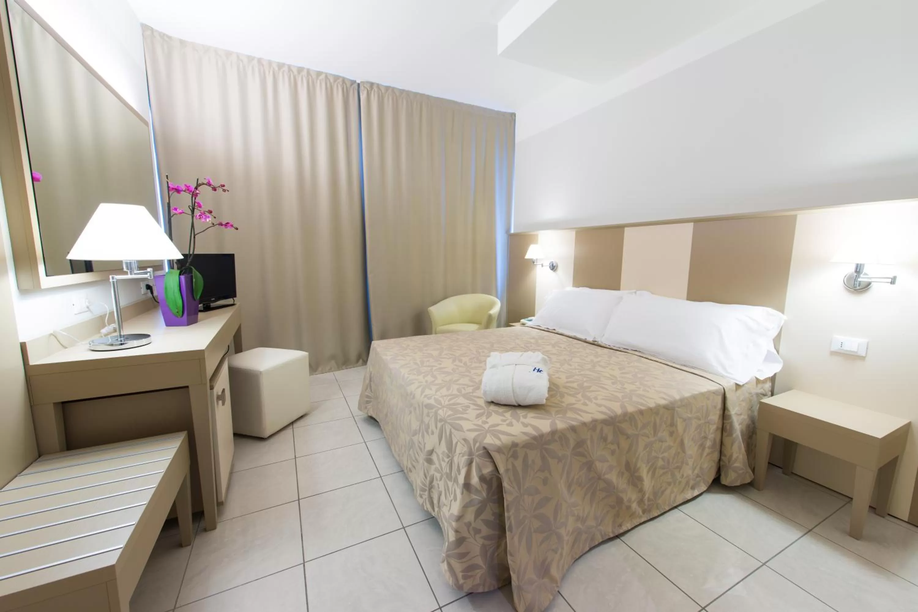 Drinks, Bed in Hotel Cristallo