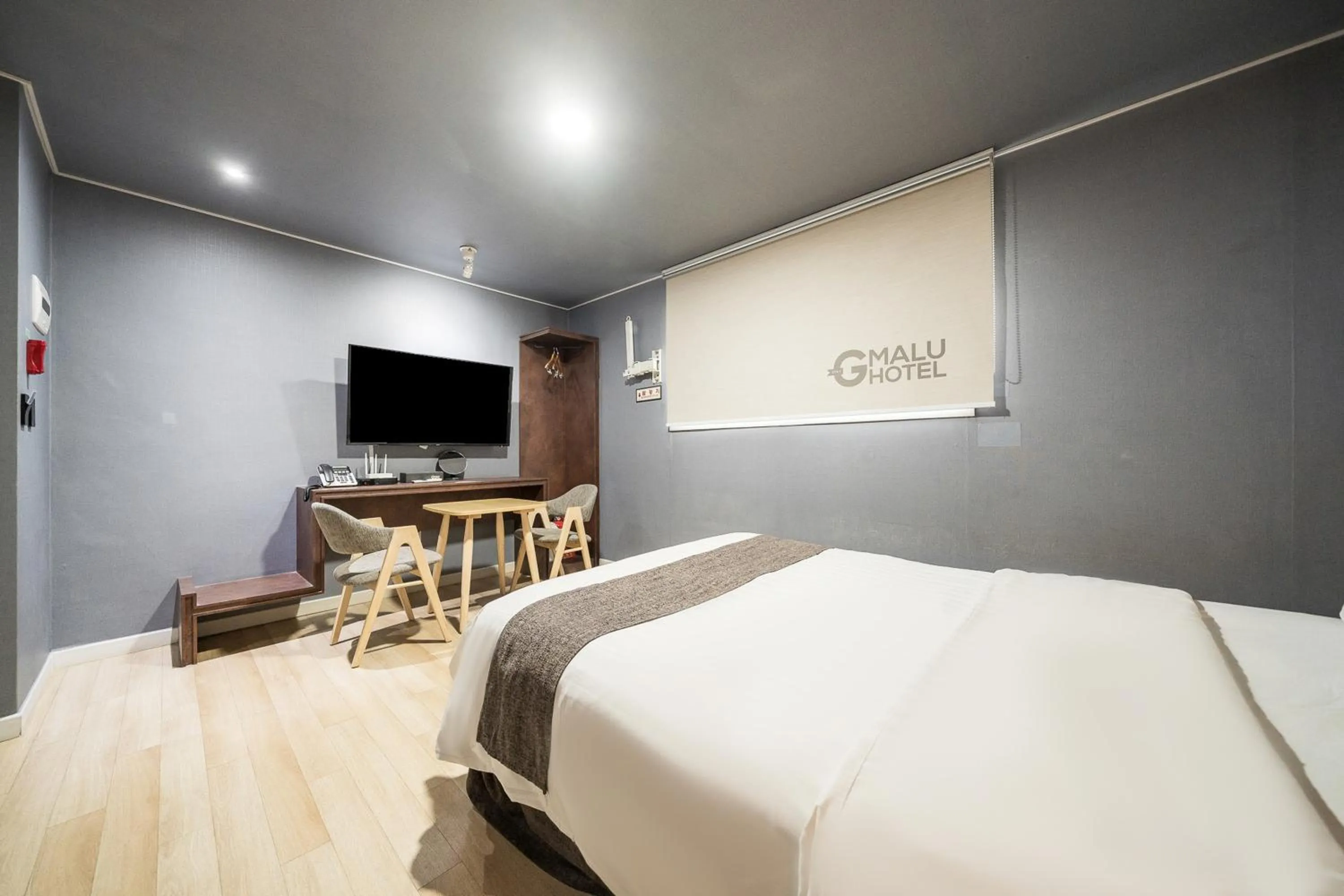 Photo of the whole room, Bed in Malu Hotel Suwon