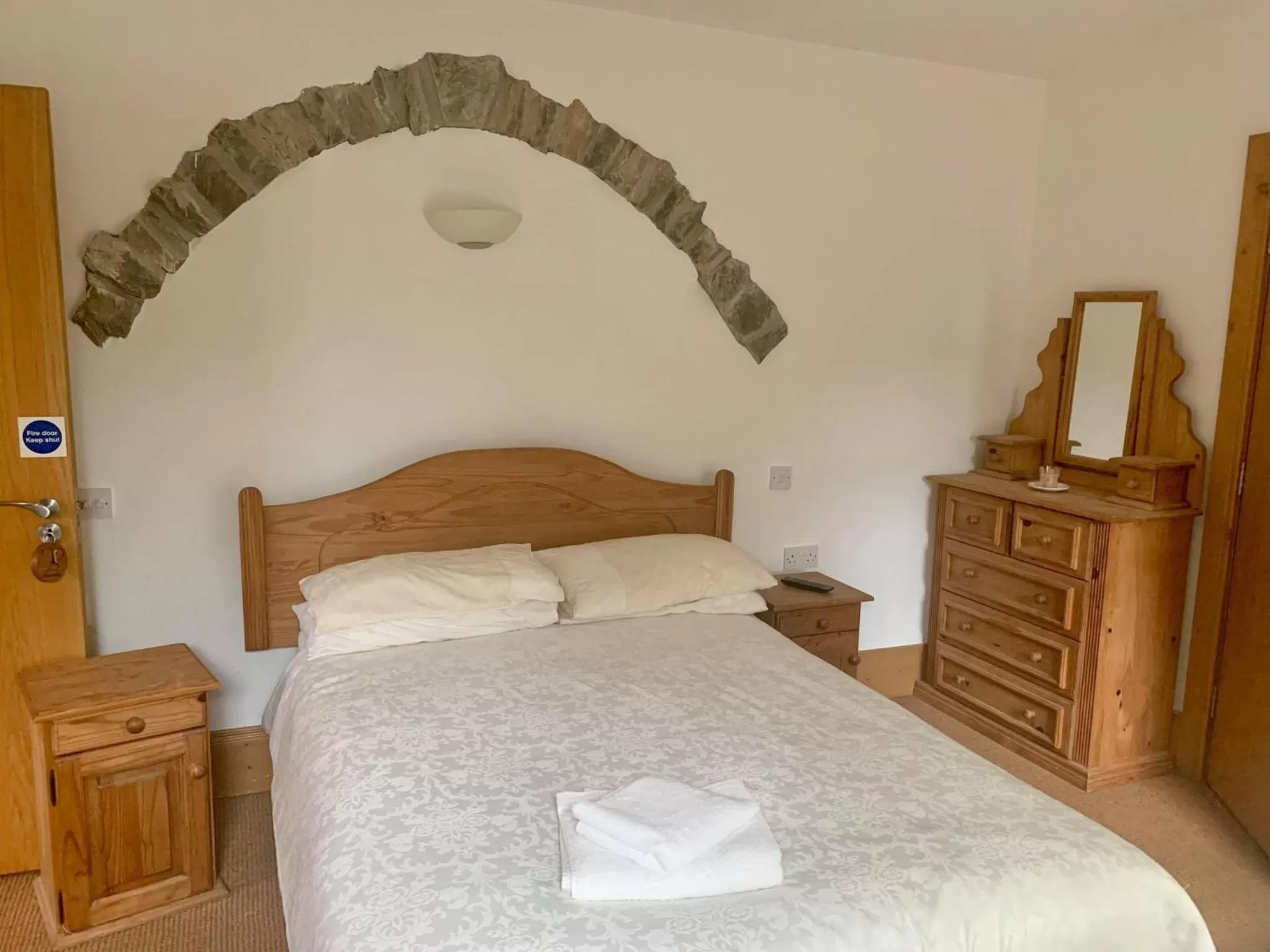 Bed in Paul Arthurs Restaurant & Rooms - Kircubbin