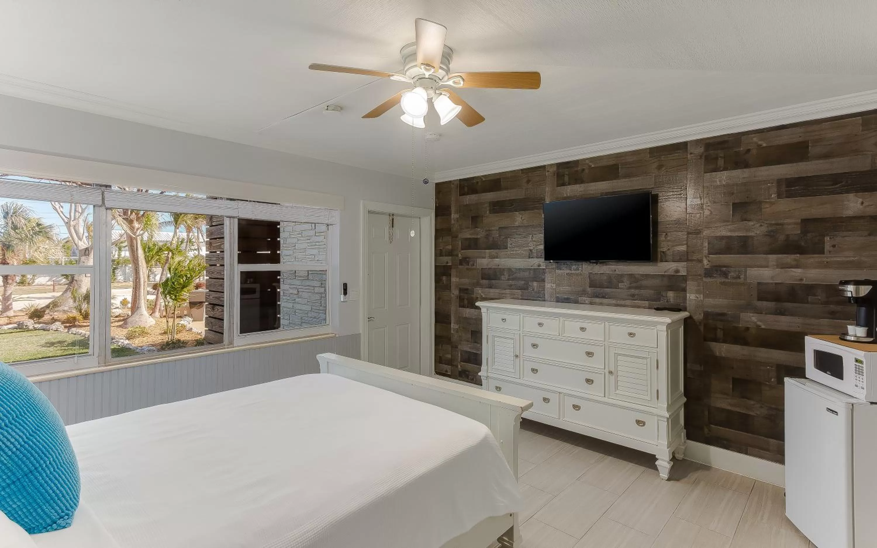 Bedroom, Bed in Seascape Resort & Marina