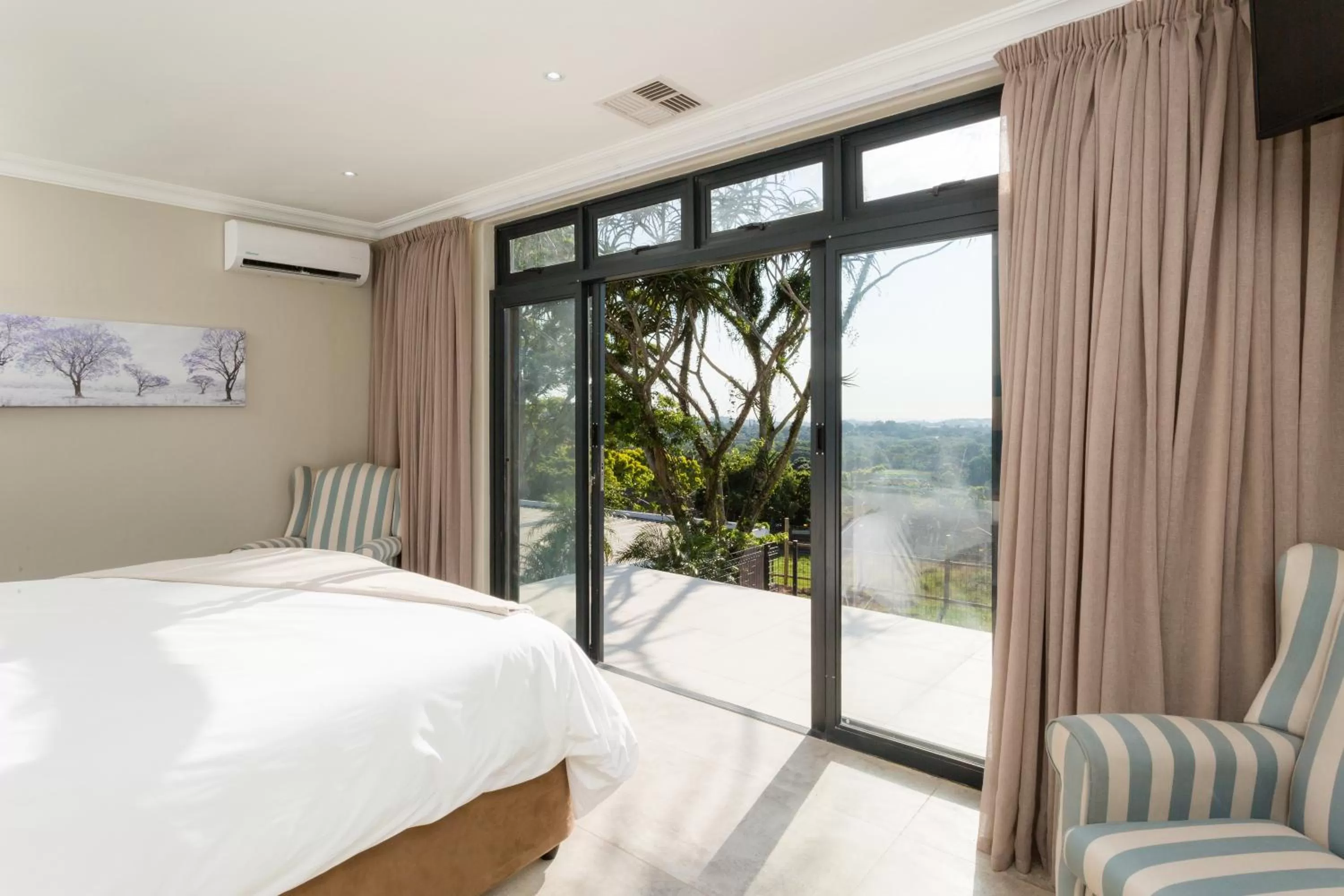 Bedroom, Bed in The Gregory