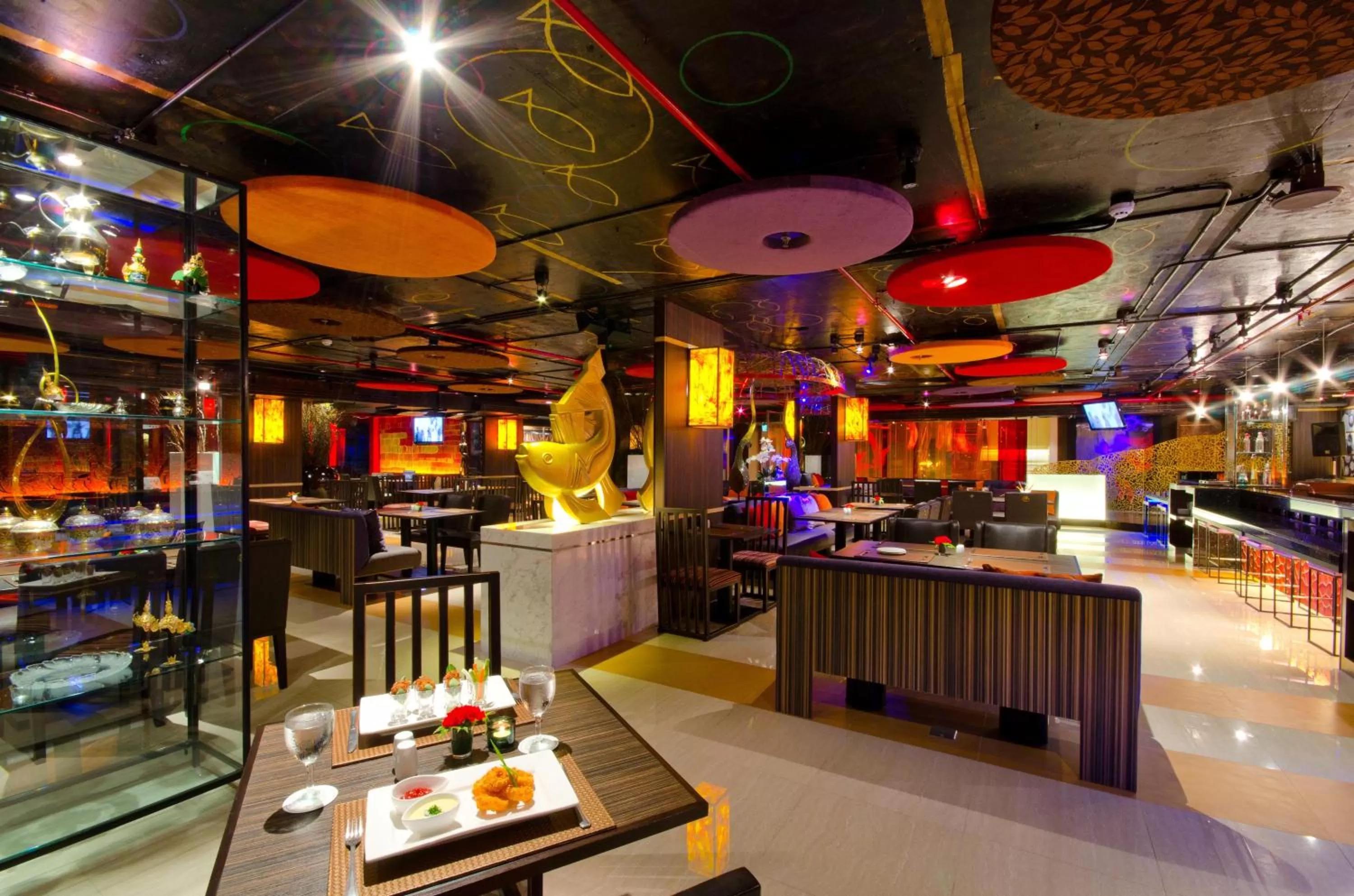 Restaurant/places to eat in Tongtara Riverview Hotel