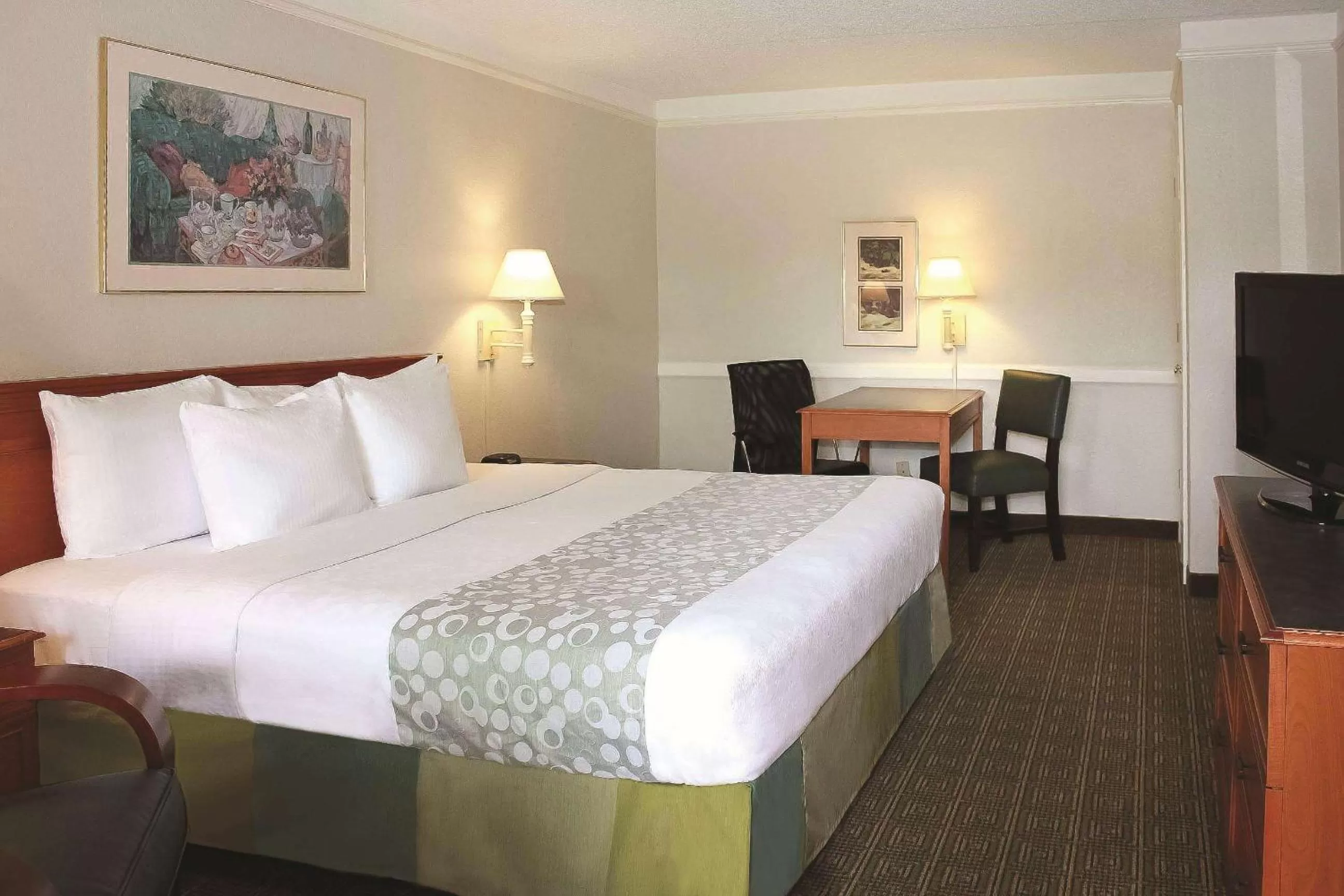 Photo of the whole room, Bed in La Quinta Inn by Wyndham Tyler