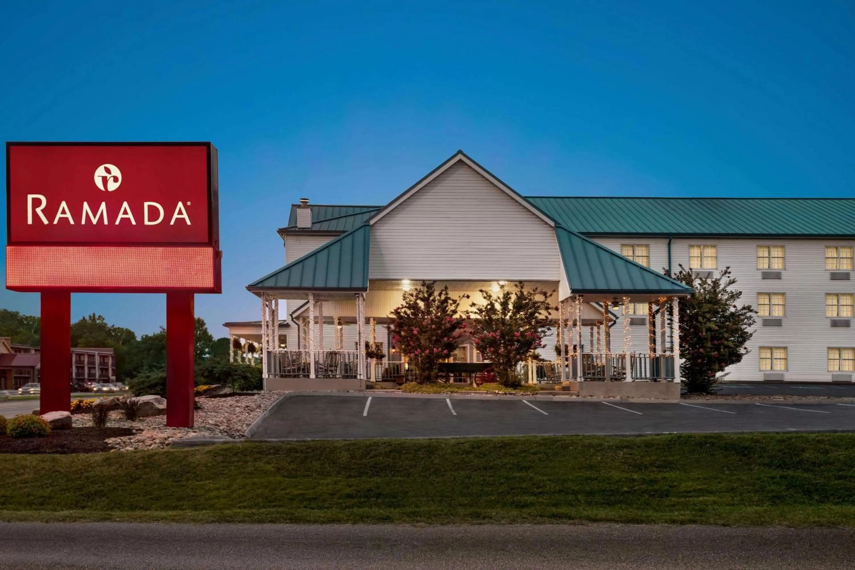 Property building in Ramada by Wyndham Pigeon Forge North