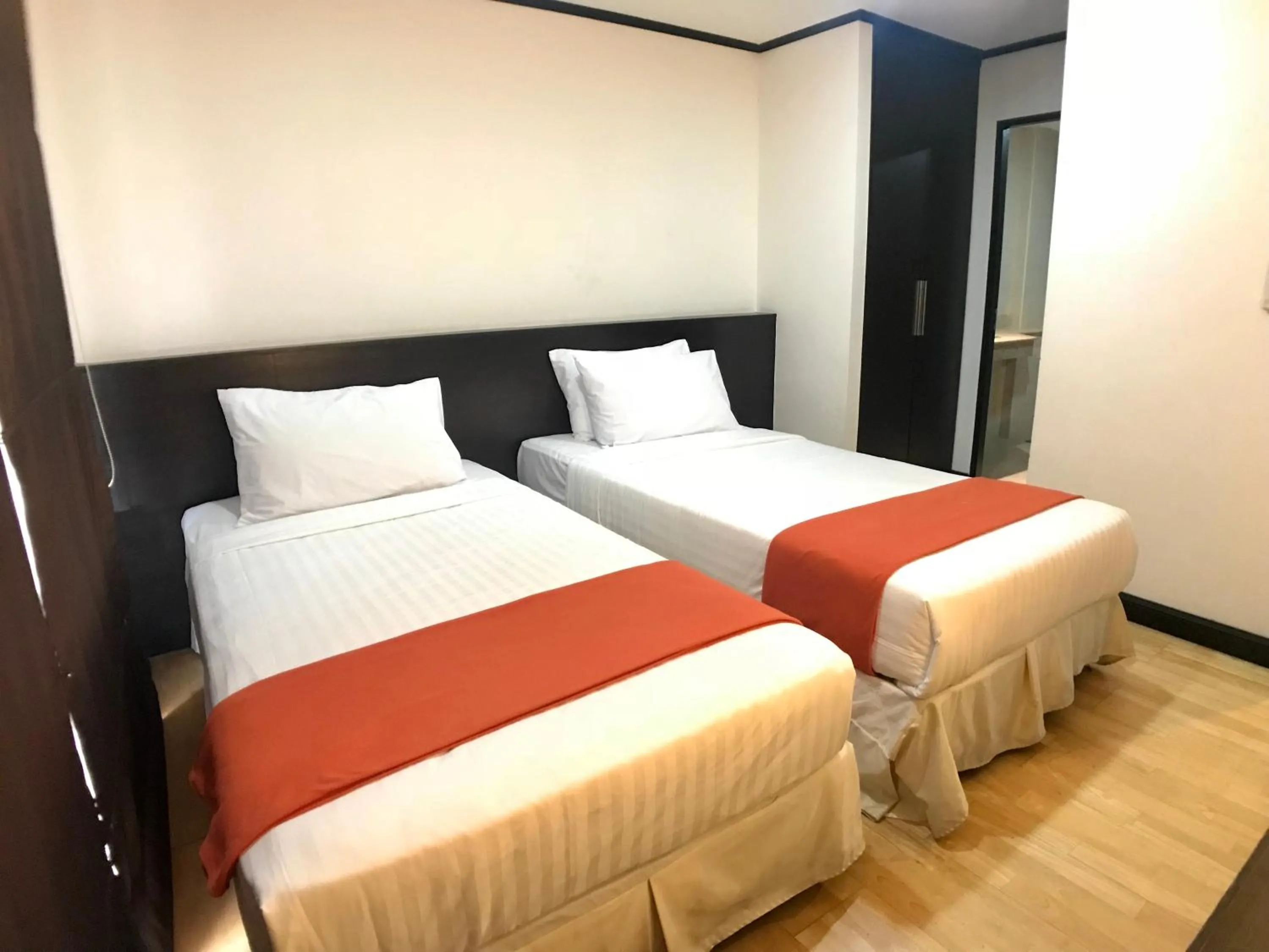 Bedroom, Bed in Twin Peaks Sukhumvit Suites
