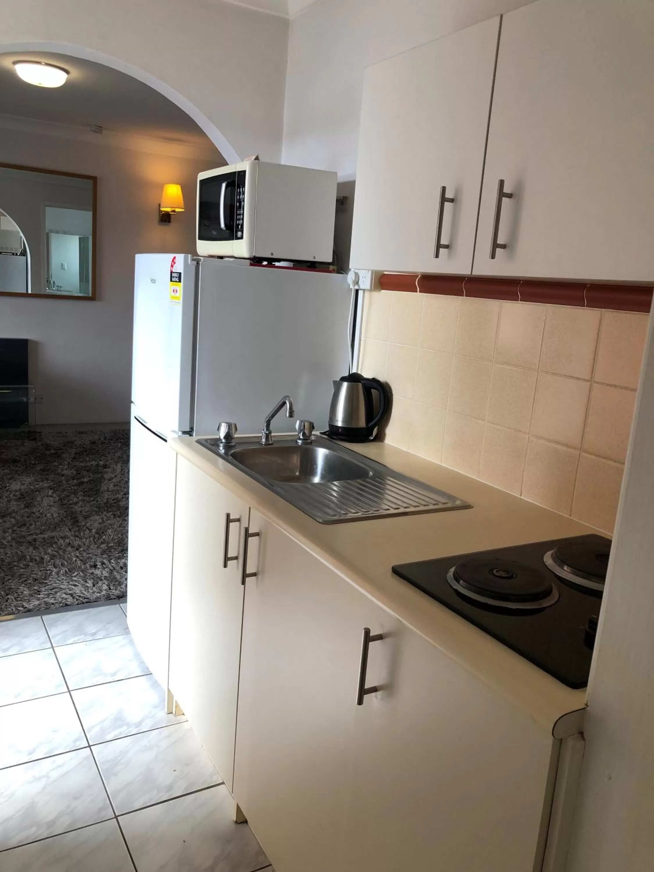 Avaleen Lodge Motor Inn