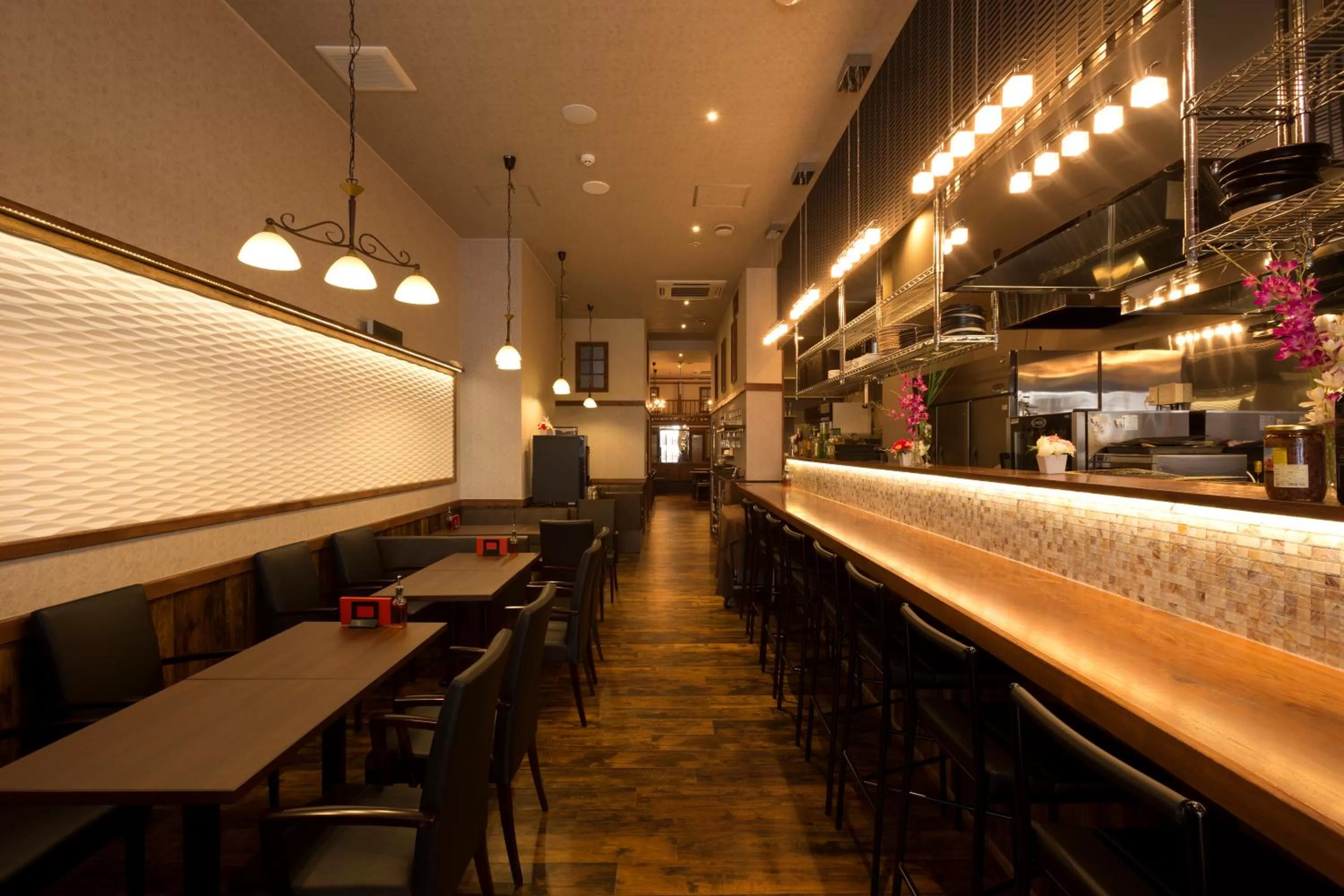 Restaurant/places to eat in the b hakata