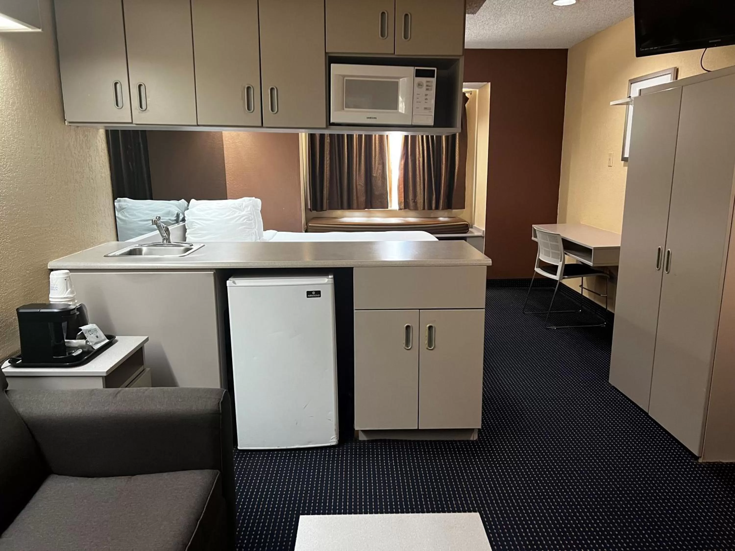 Kitchen or kitchenette in Microtel Inn & Suites by Wyndham Houston/Webster/Nasa/Clearlake