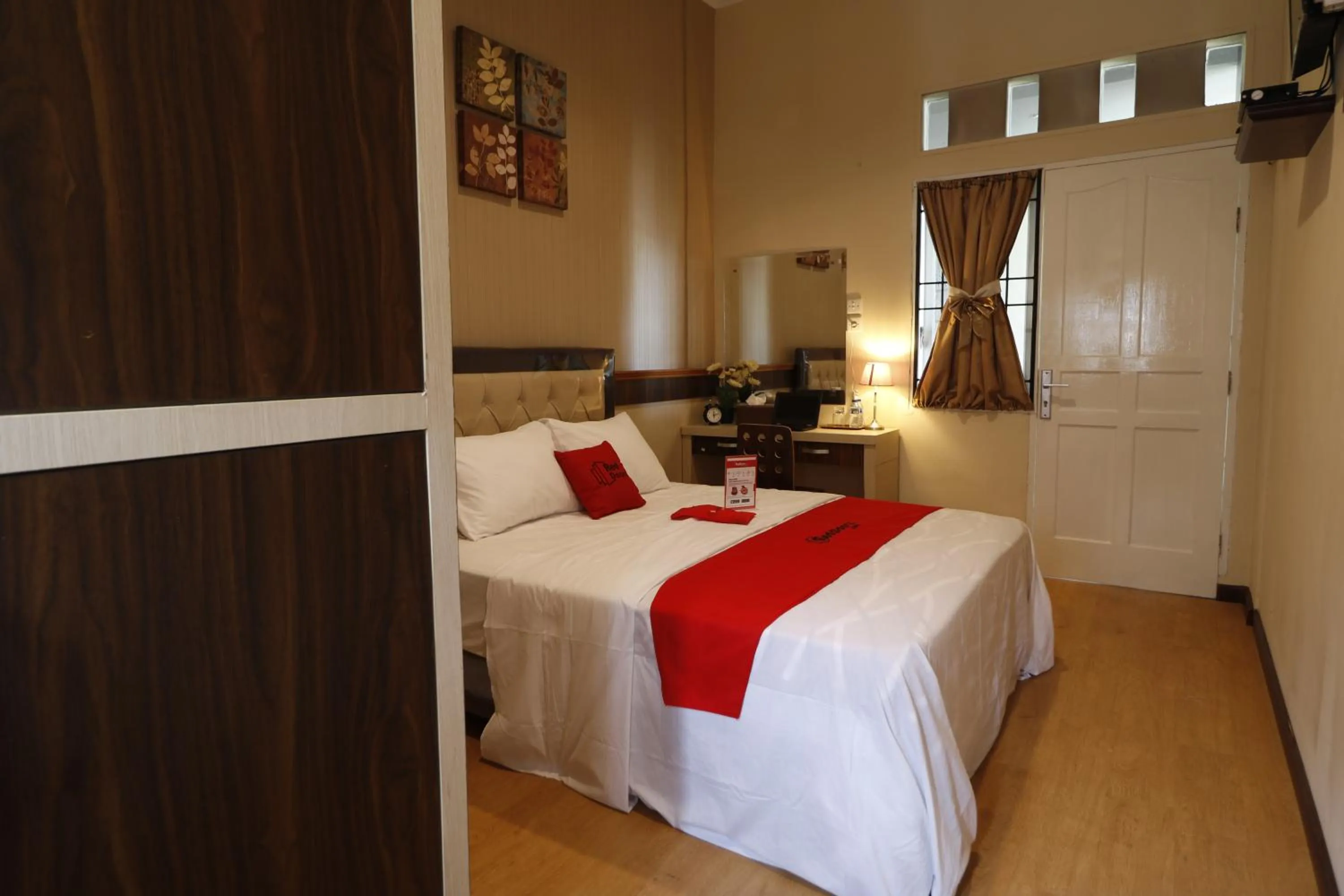 Bedroom, Bed in RedDoorz Plus near Universitas Sumatera Utara