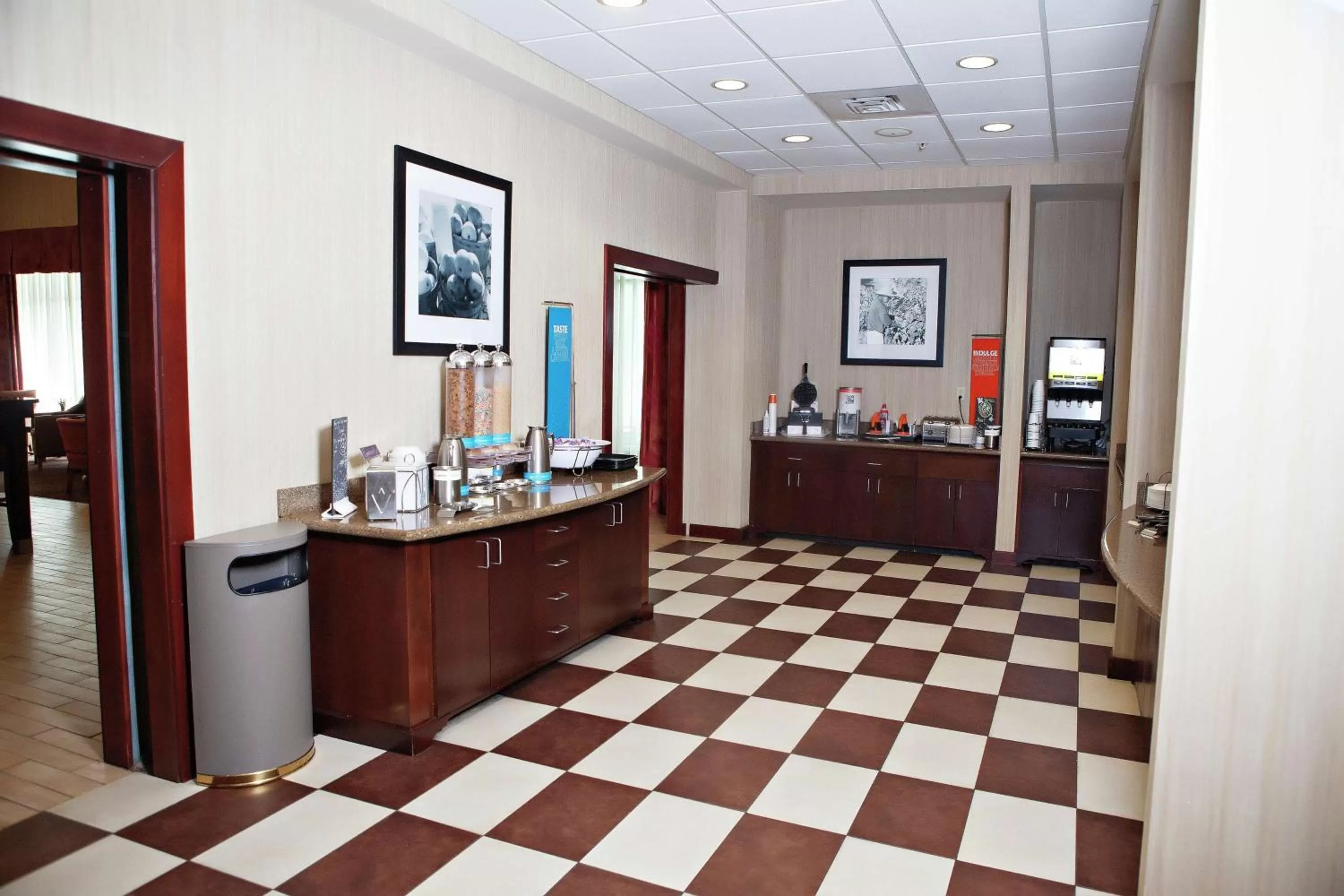 Restaurant/places to eat in Hampton Inn Martin