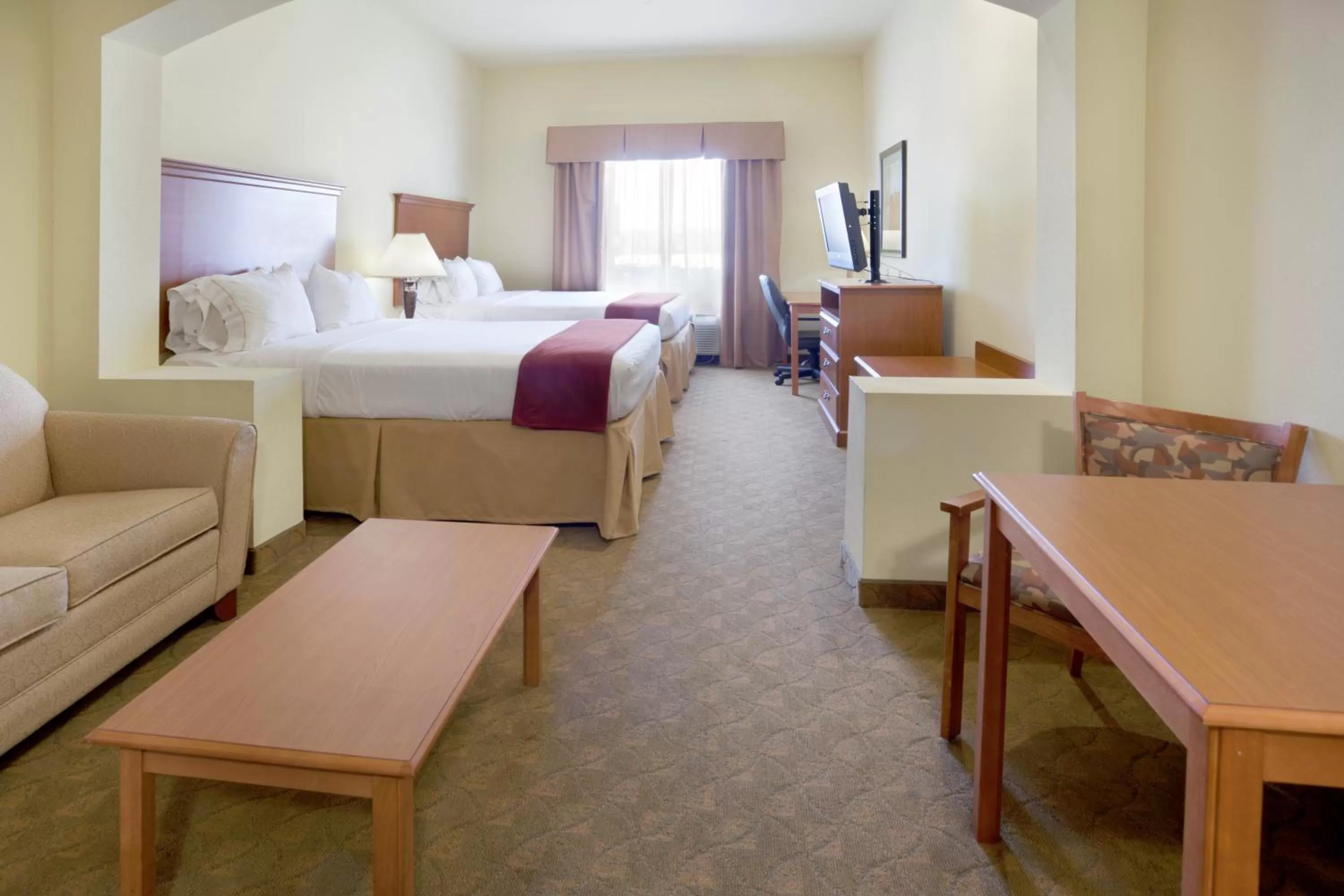 Photo of the whole room, Bed in Holiday Inn Express Hotel & Suites Zapata by IHG