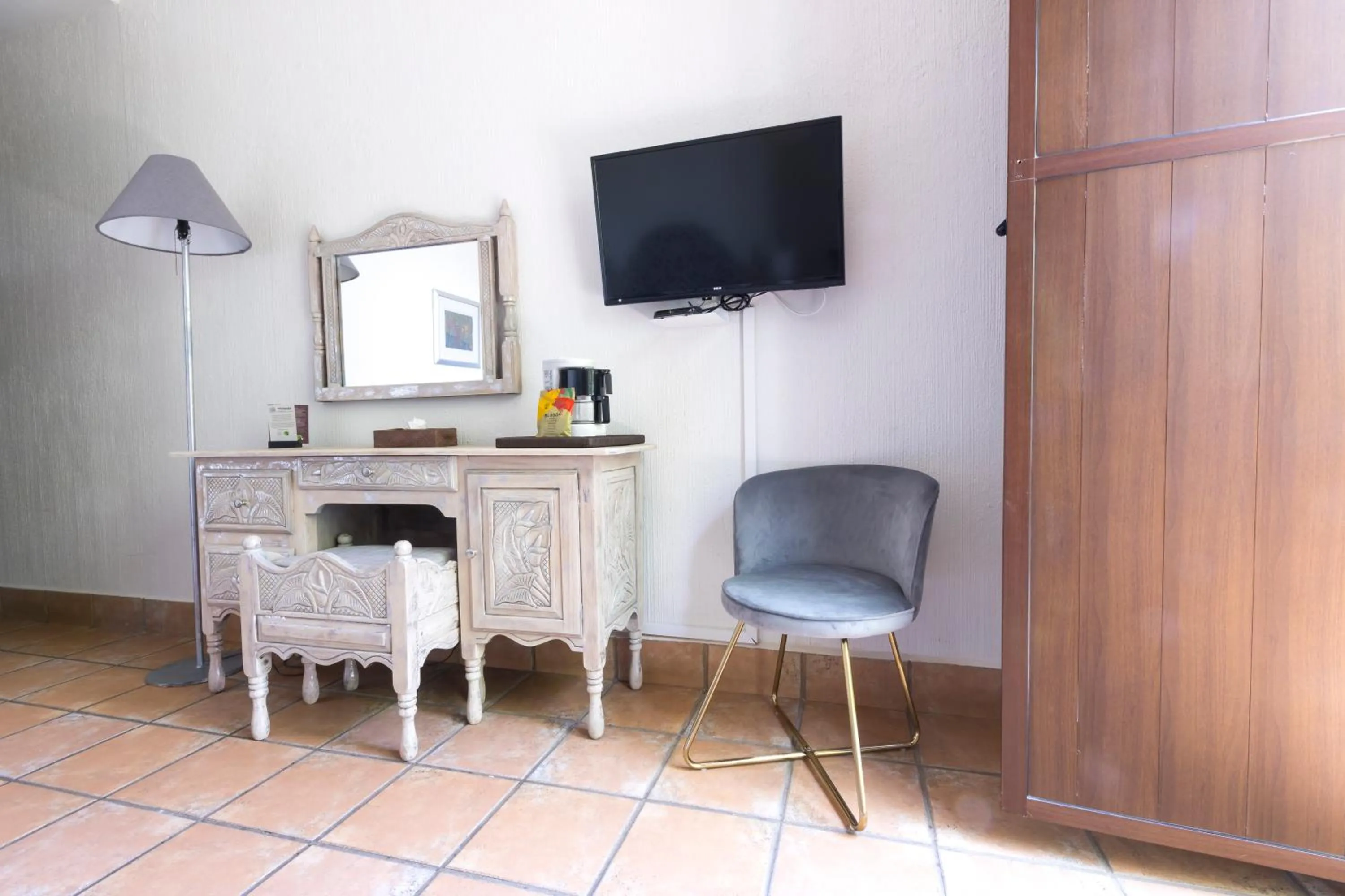 TV and multimedia in Hotel Boutique Naura Centro