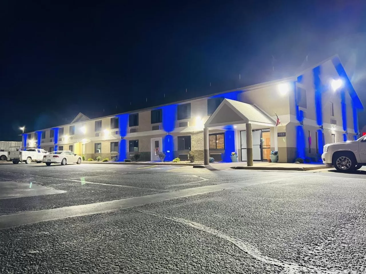 Property building in Super 8 by Wyndham Pratt