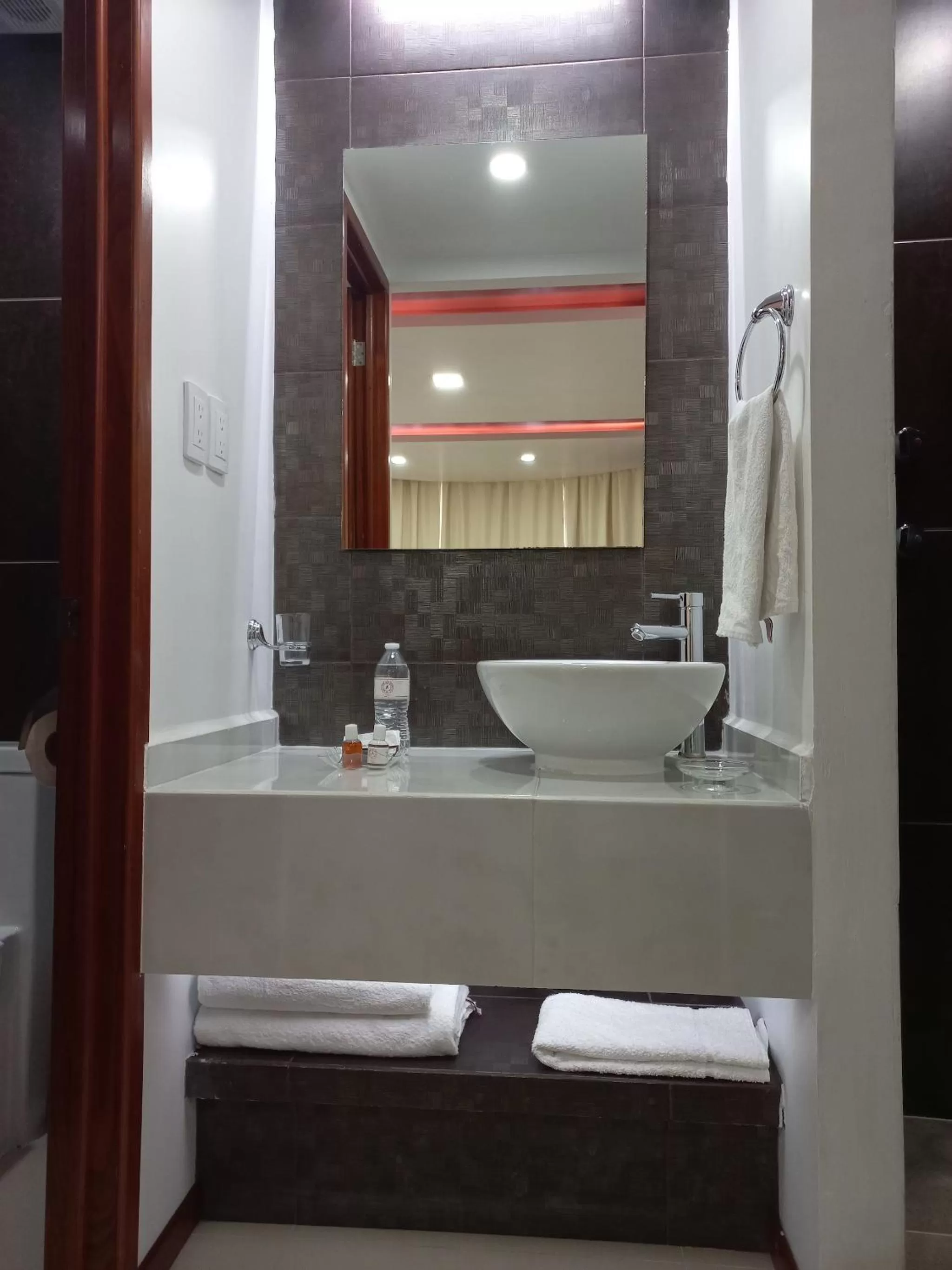 towels in La Aurora Hotel Like Home