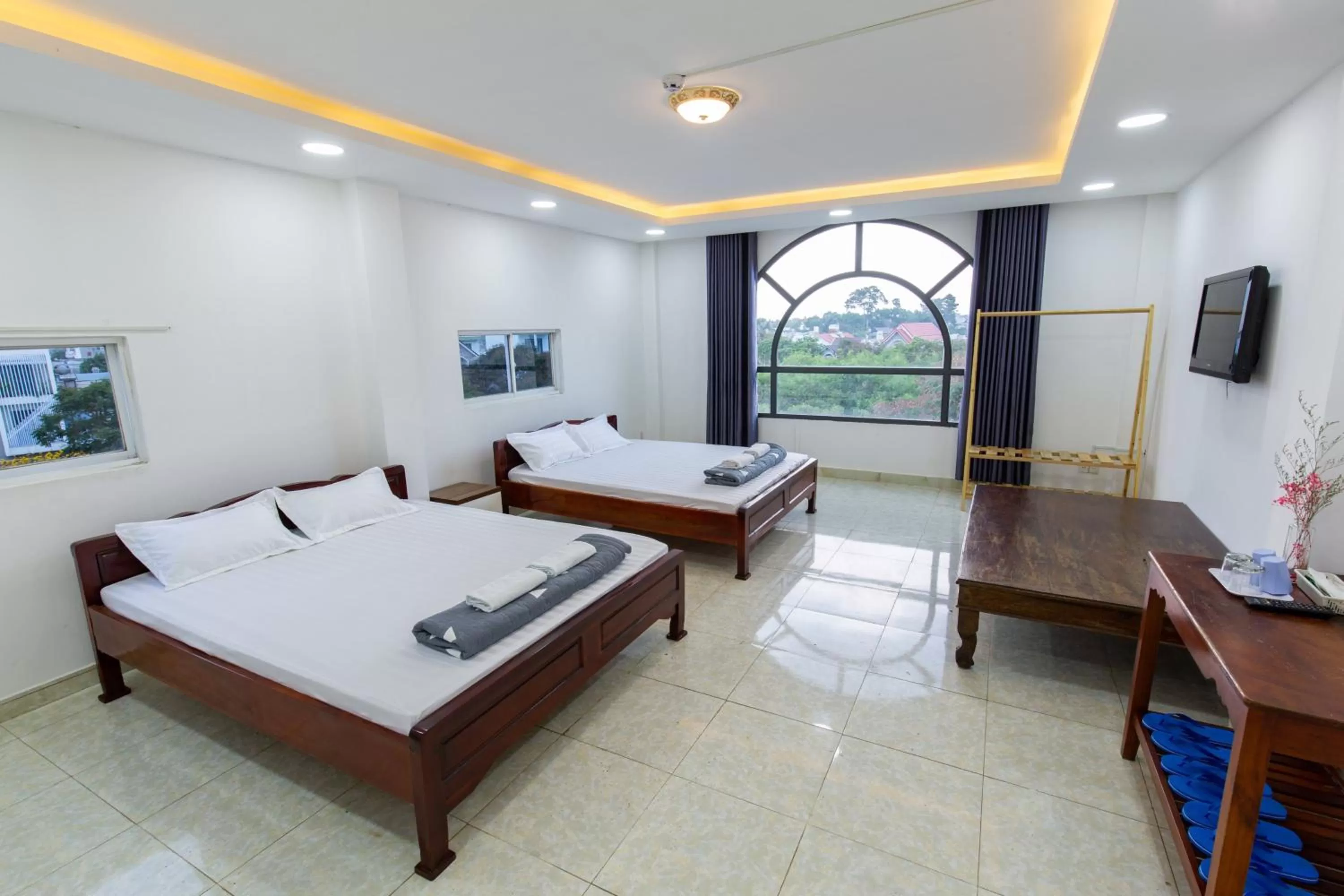 Bed in Hotel Hoa Cúc Phương Dĩ An - Bình Dương