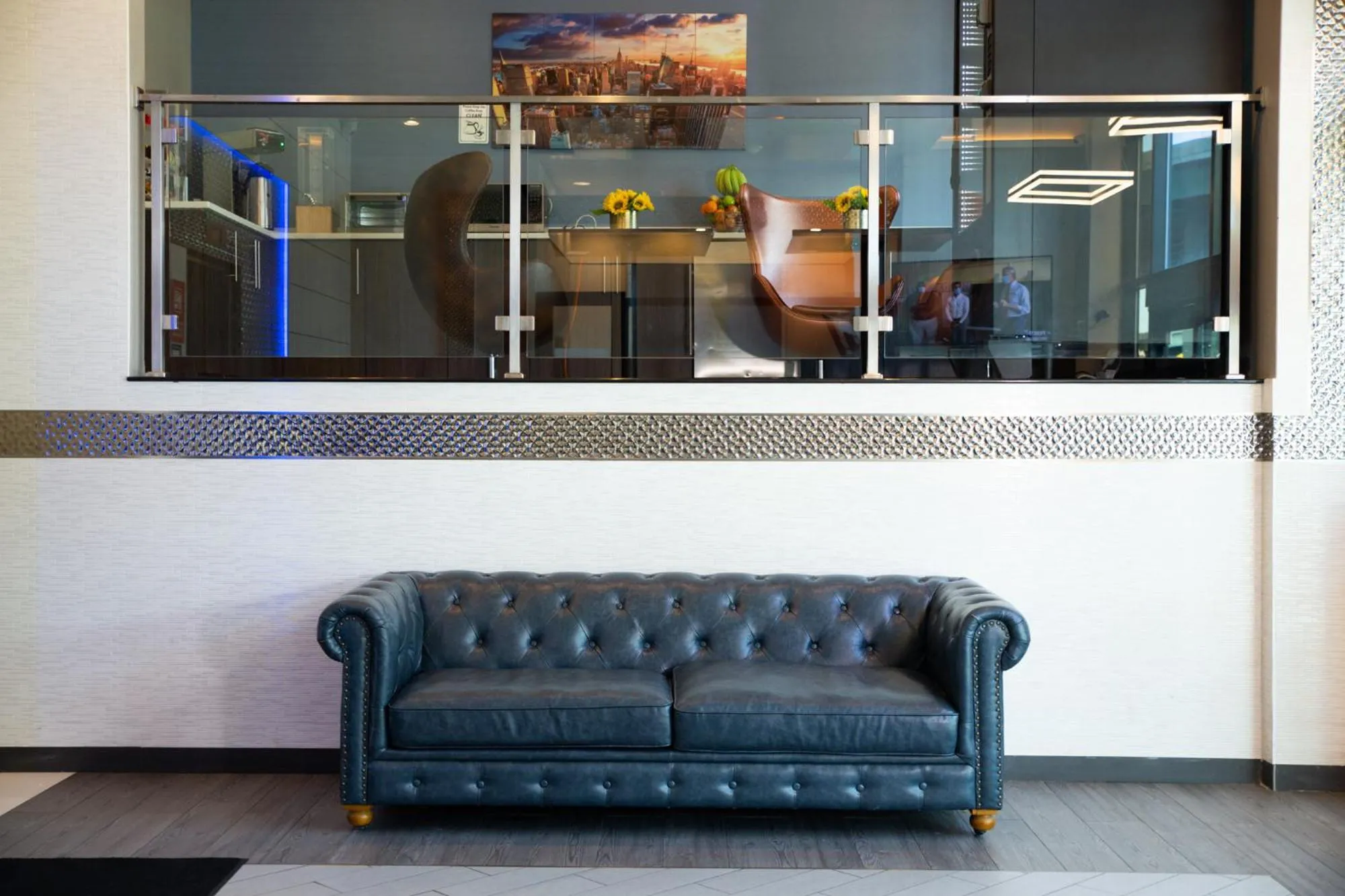 Seating area in 7 Days Hotel