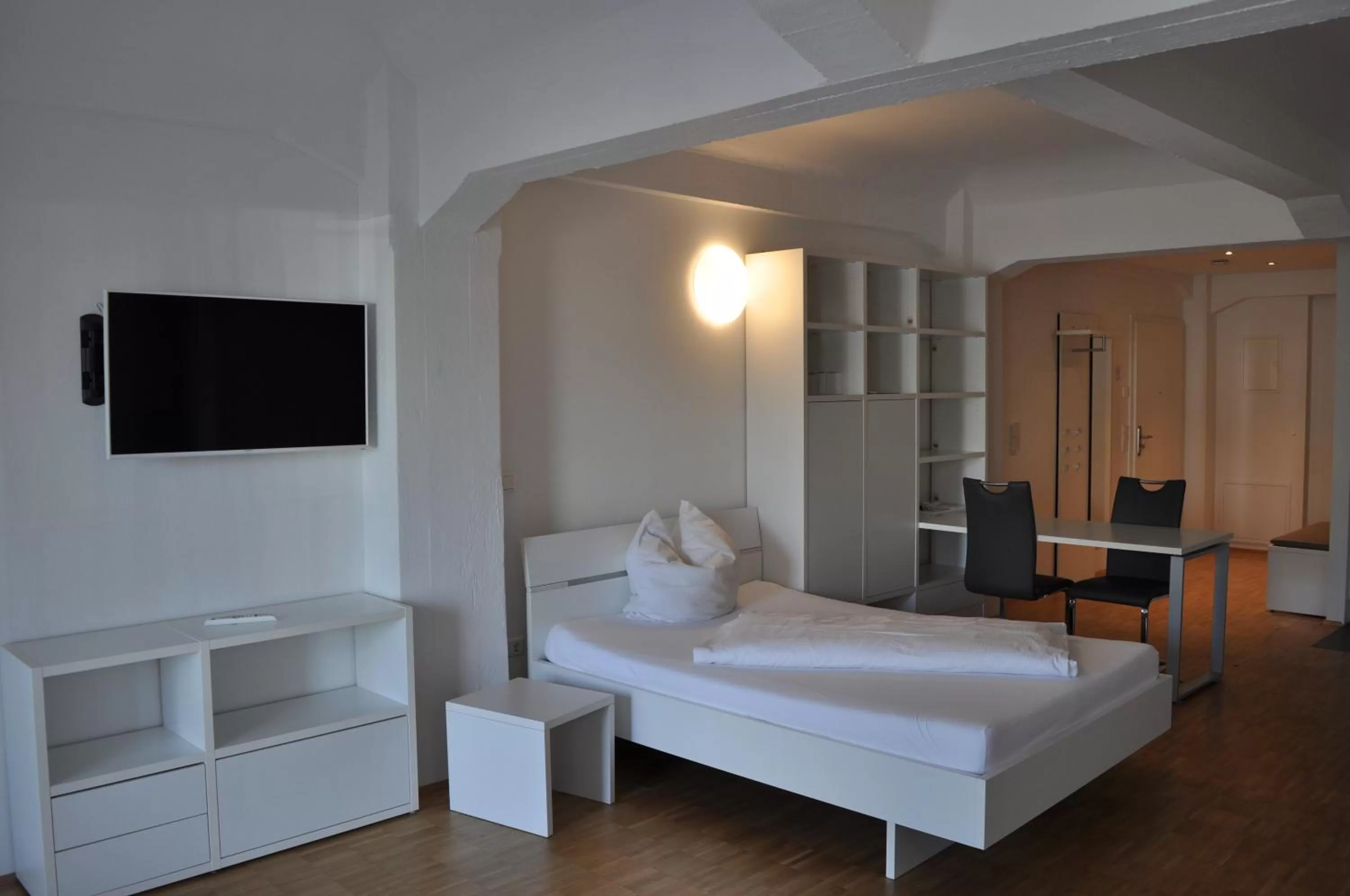 Photo of the whole room, Bed in New Age Boardinghaus