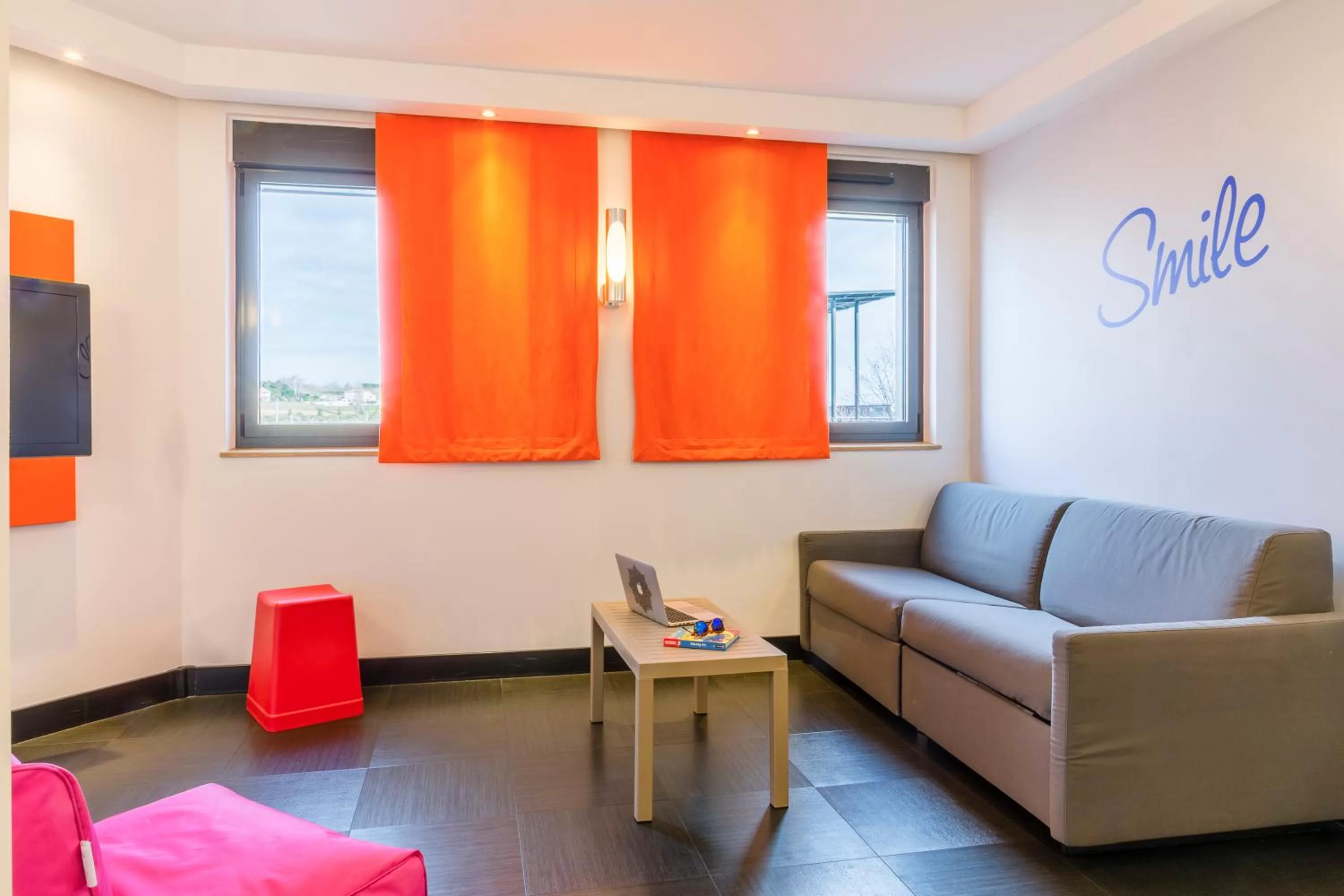 Living room in ibis Styles Romans-Valence Gare TGV