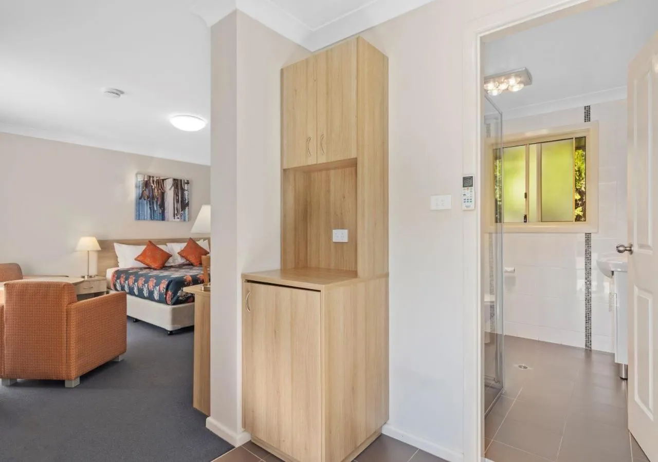 Photo of the whole room, Bed in Econo Lodge Alabaster