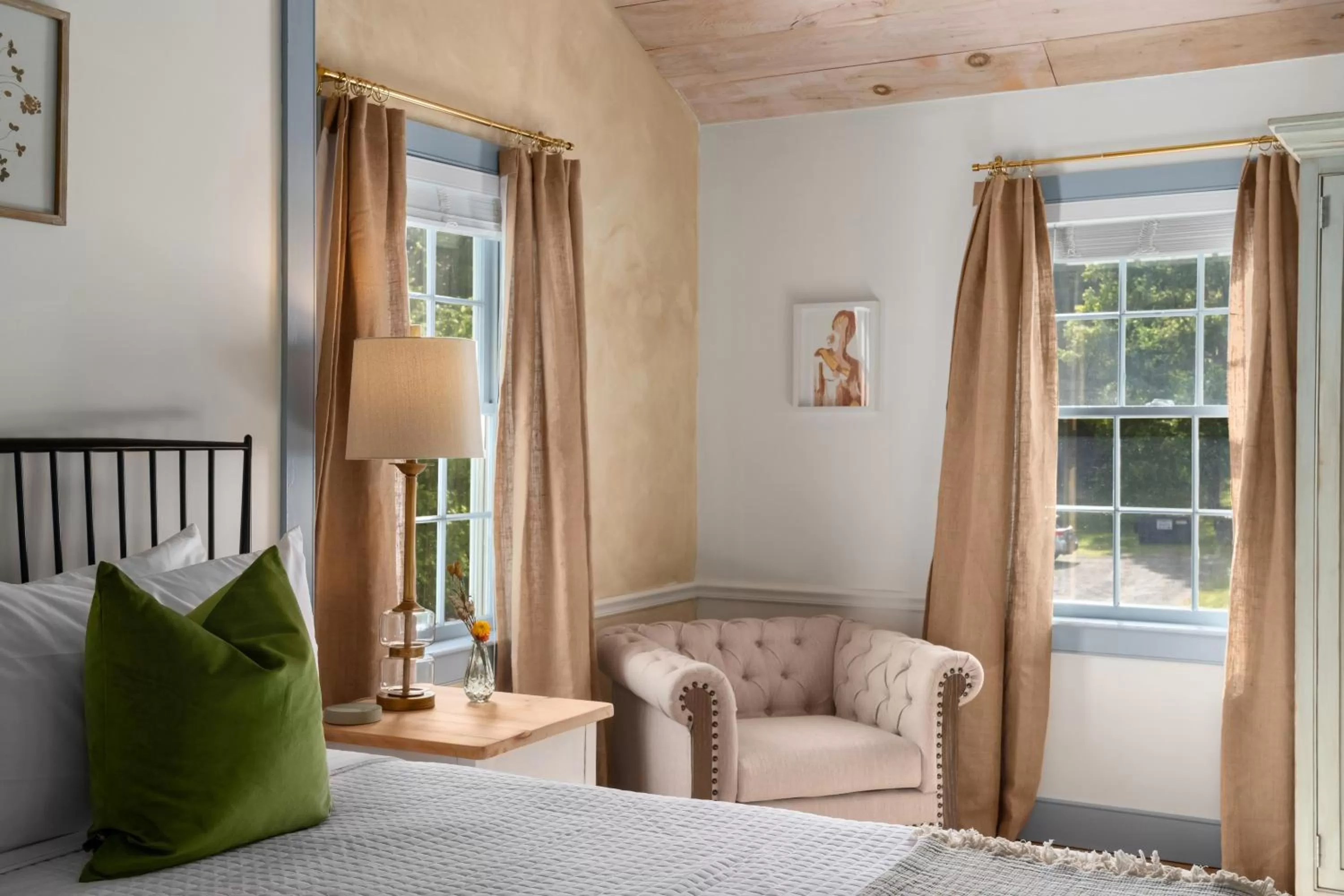 Seating Area in Inn at Silver Maple Farm