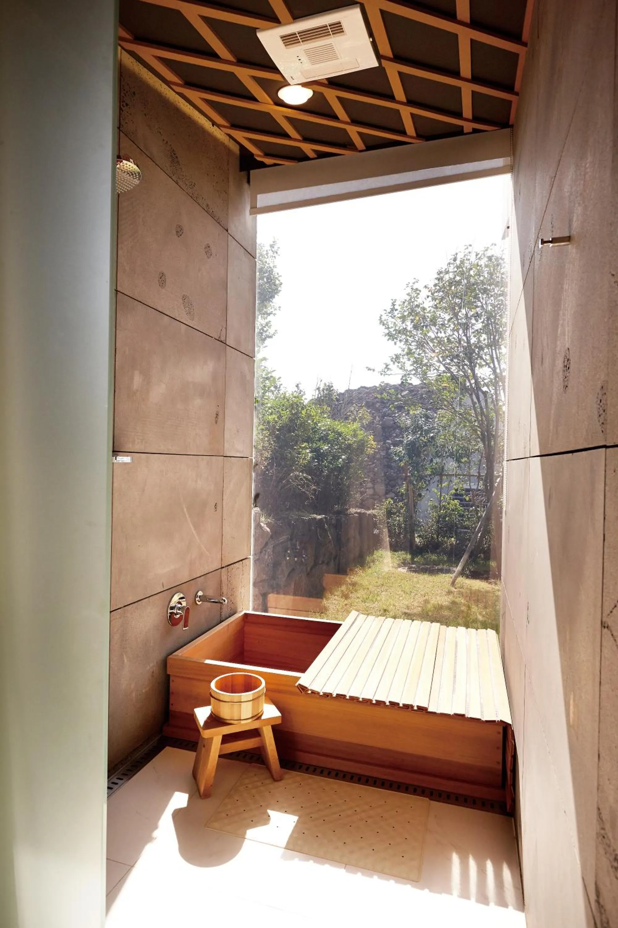 Hot Tub, Bed in Lotte Resort Jeju Artvillas