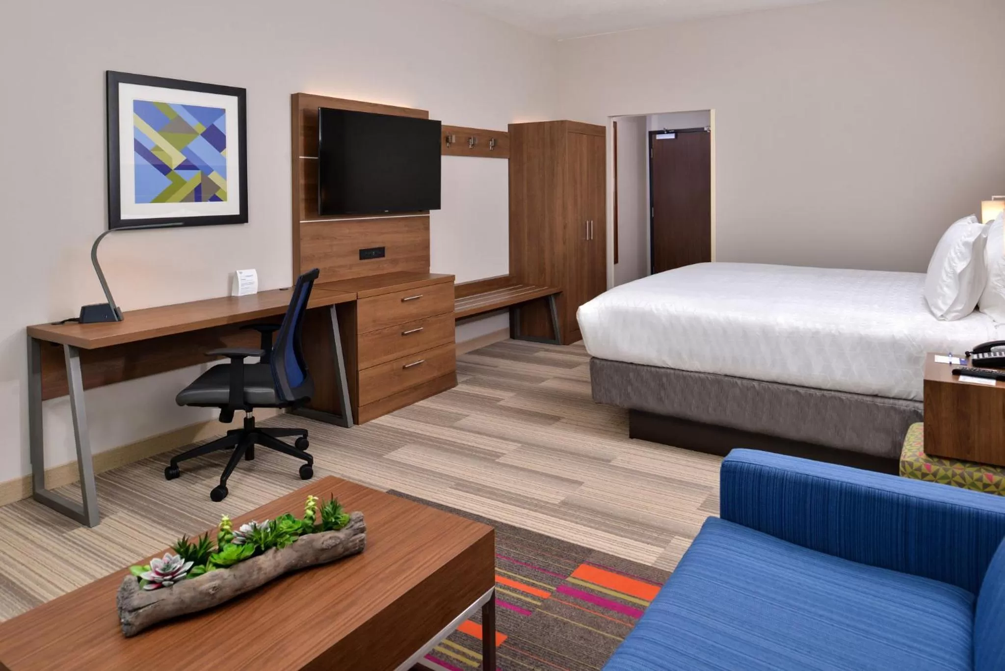 Photo of the whole room, Bed in Holiday Inn Express Melbourne West by IHG