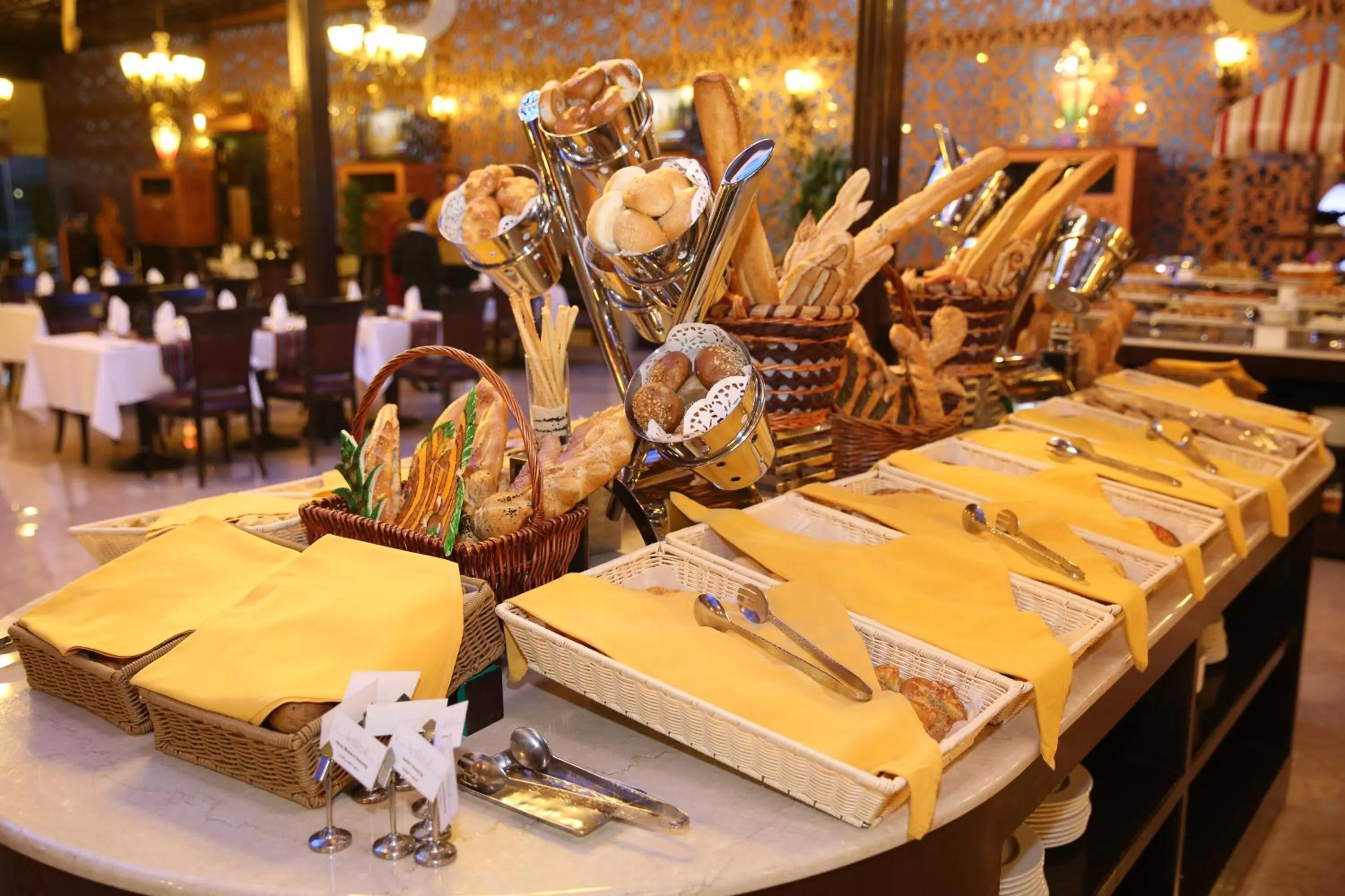 Restaurant/places to eat in Ezdan Hotel West Bay