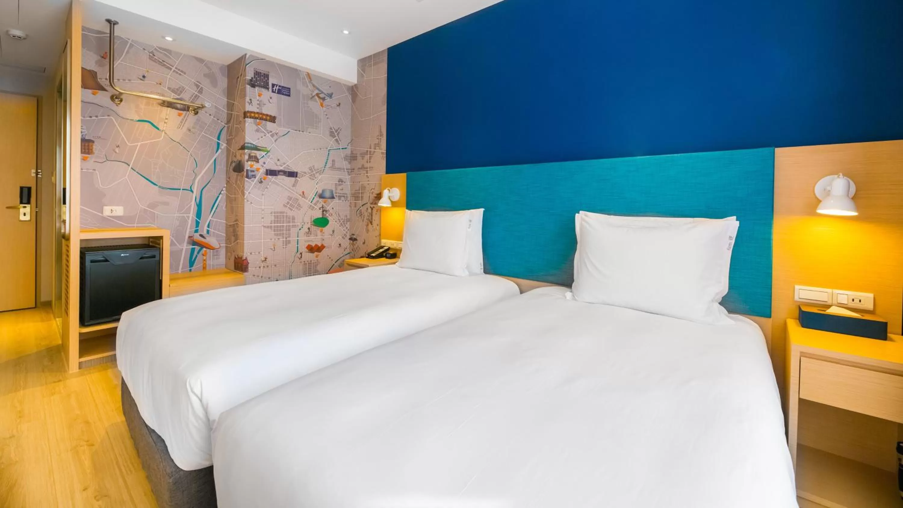 Photo of the whole room, Bed in Holiday Inn Express Taichung Fengchia by IHG