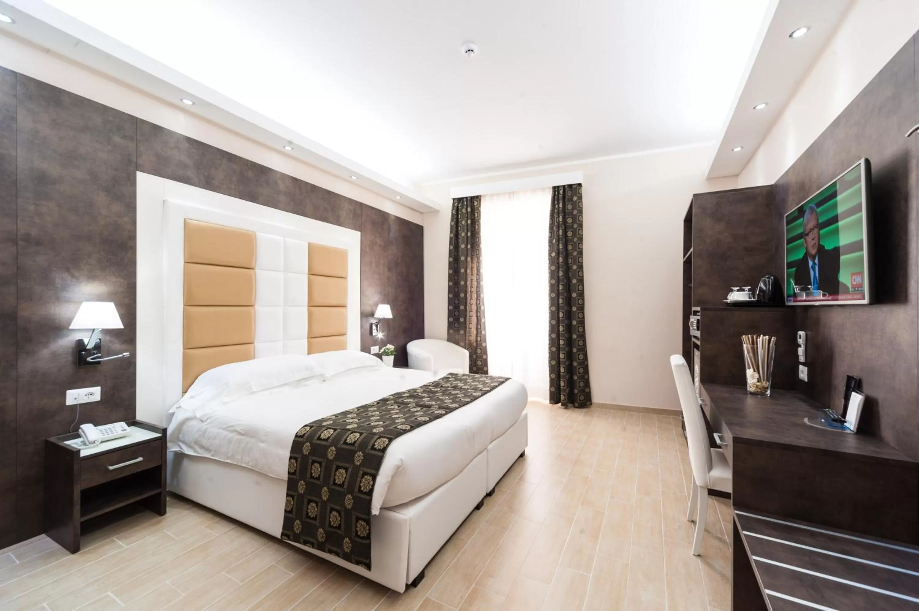 Photo of the whole room, Bed in Relais Trevi 95 Boutique Hotel