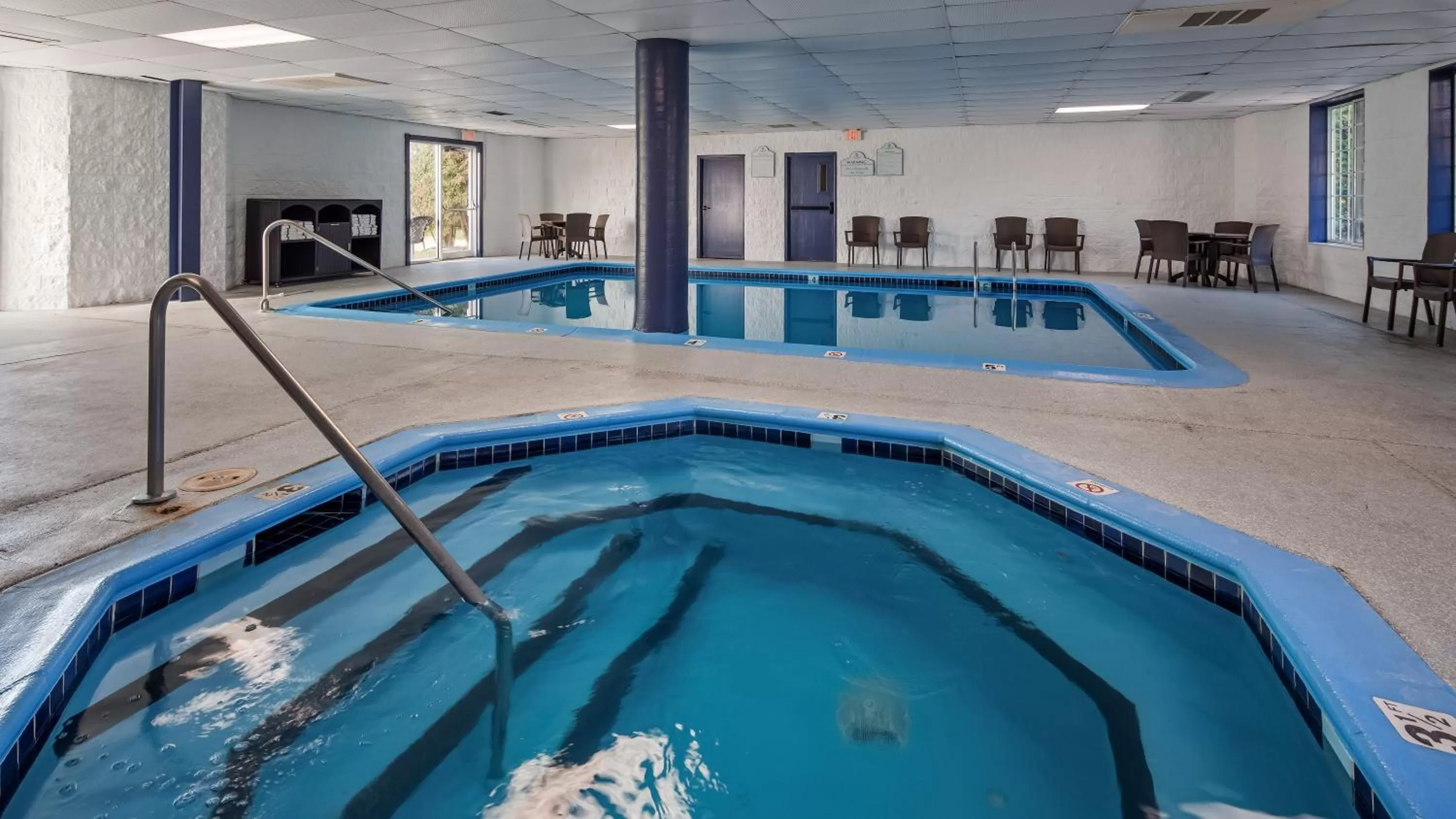 Swimming pool in Charlevoix Inn & Suites SureStay Collection by Best Western