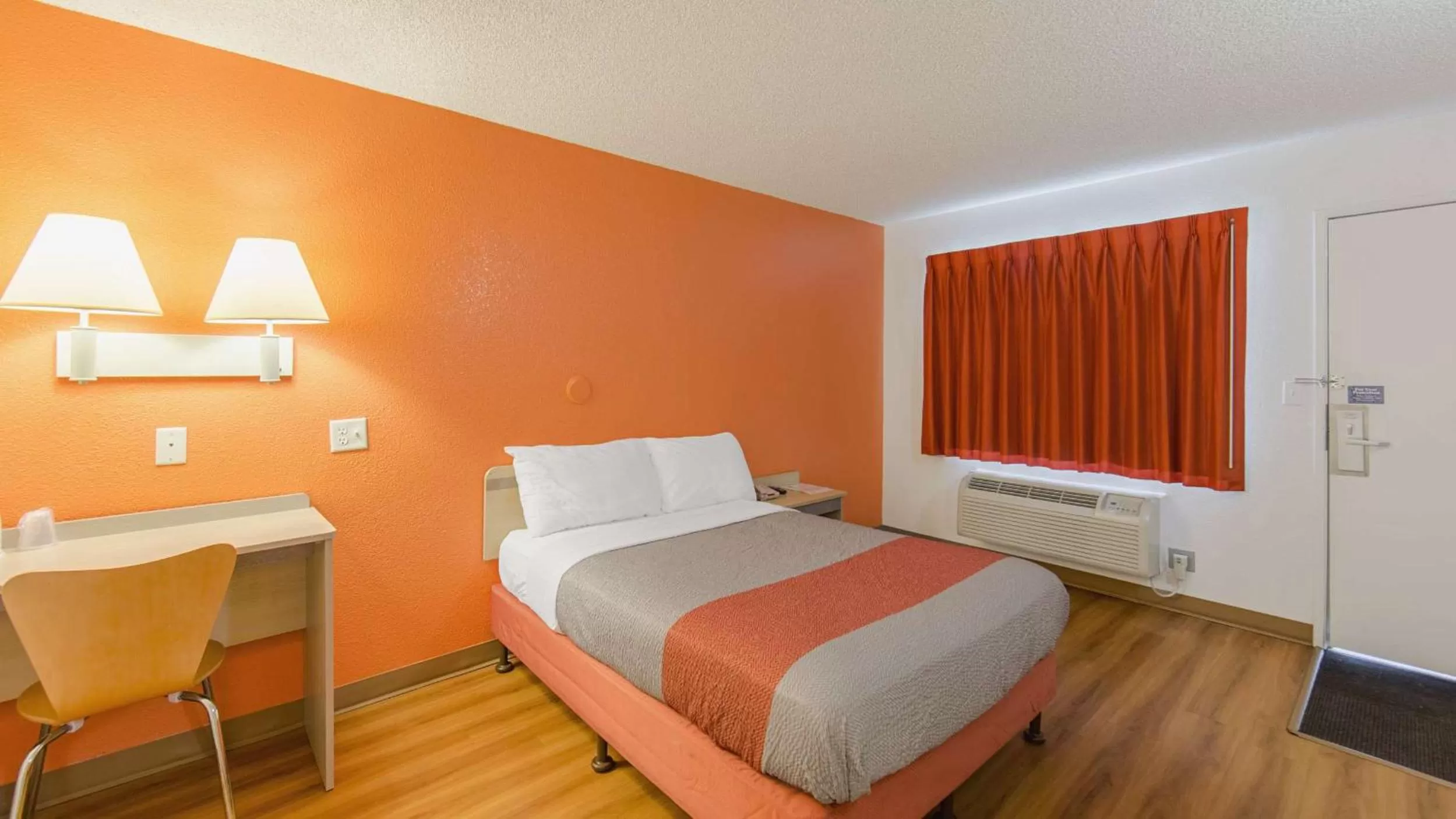 Bedroom, Bed in Motel 6-Medford, OR - North