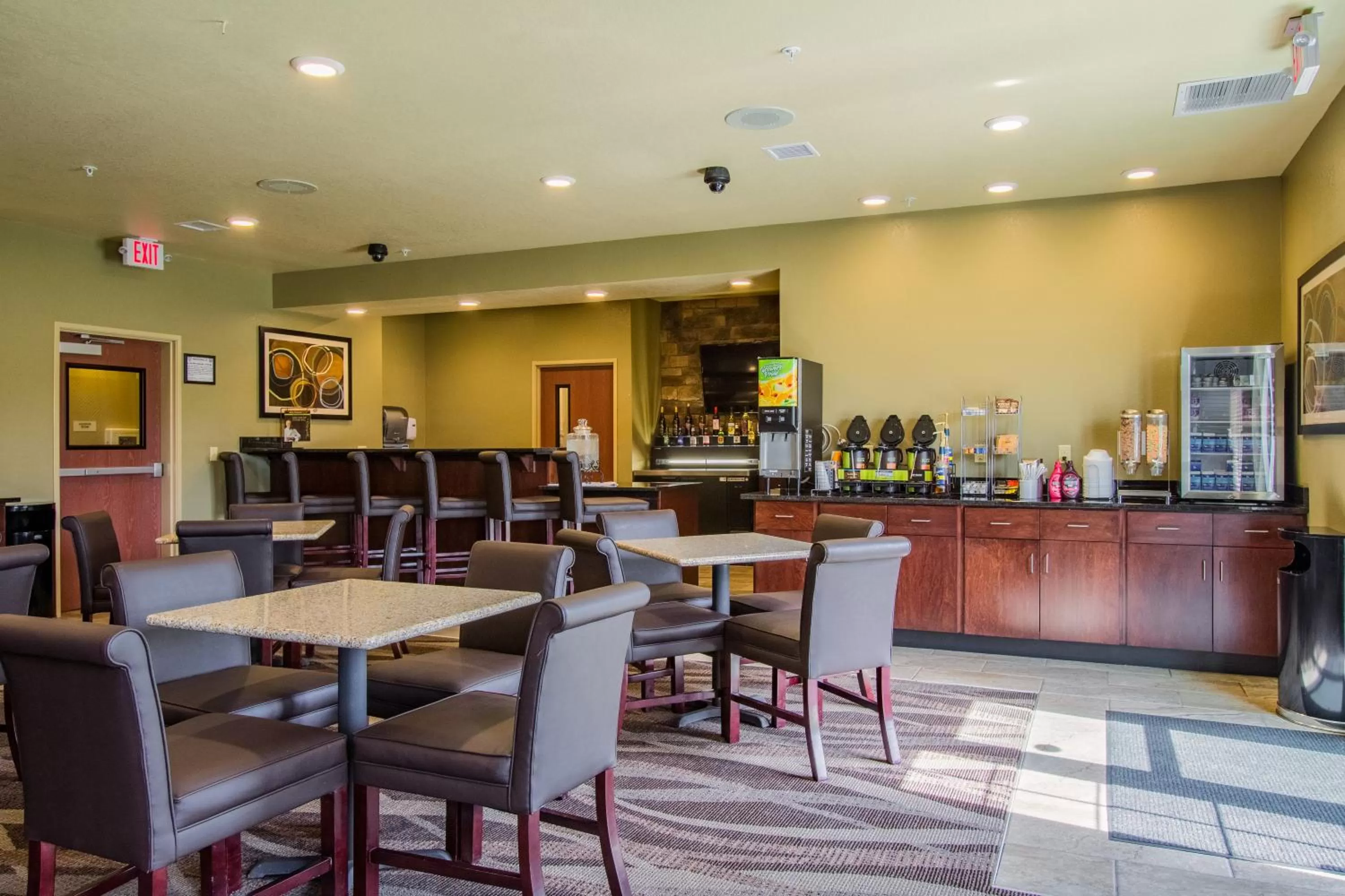 Buffet breakfast in Cobblestone Hotel & Suites - Orrville