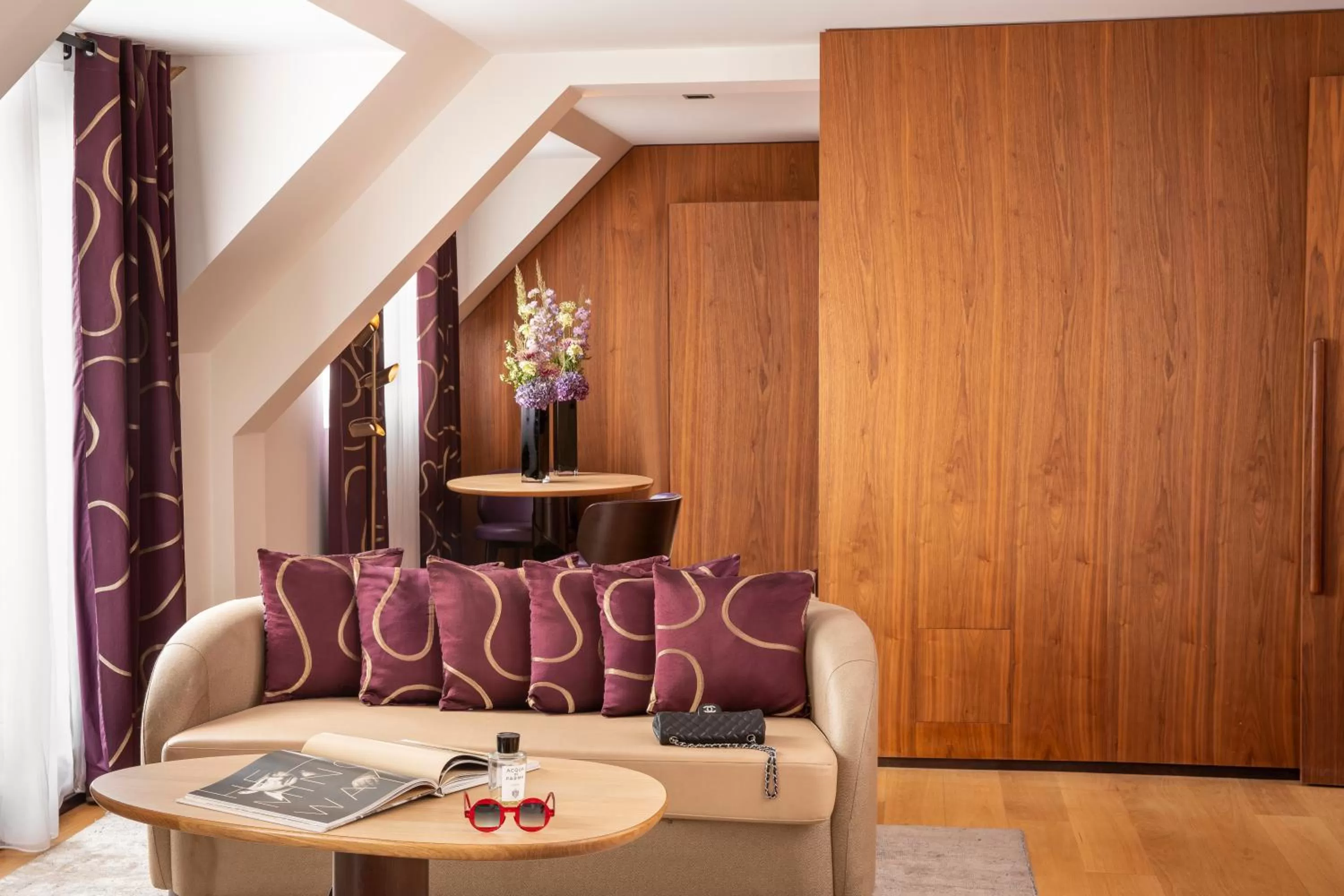 Coffee/tea facilities in Hotel Maison FL