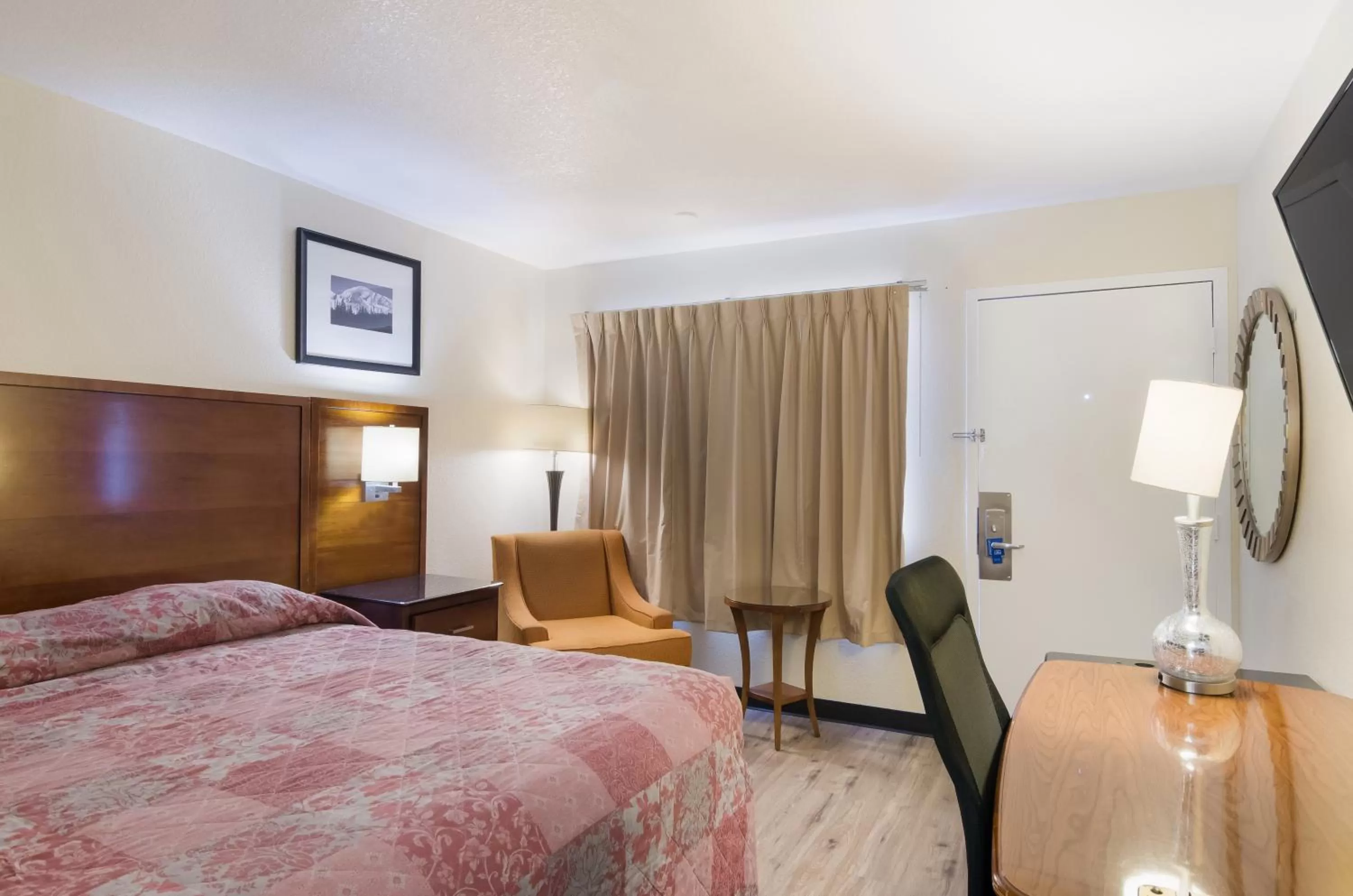 Bedroom, Bed in Rodeway Inn Greeley