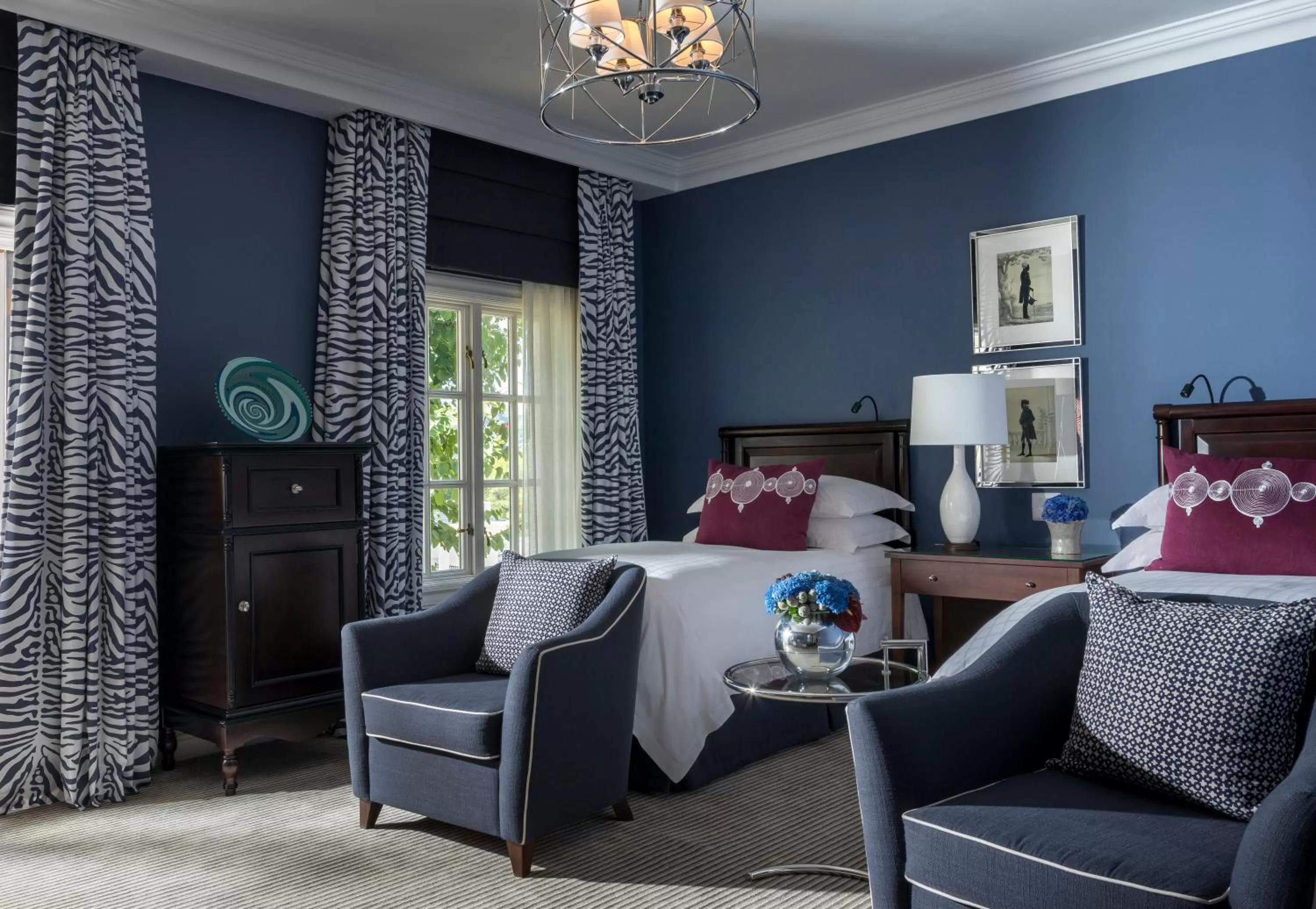 Business facilities, Bed in Four Seasons Hotel The Westcliff