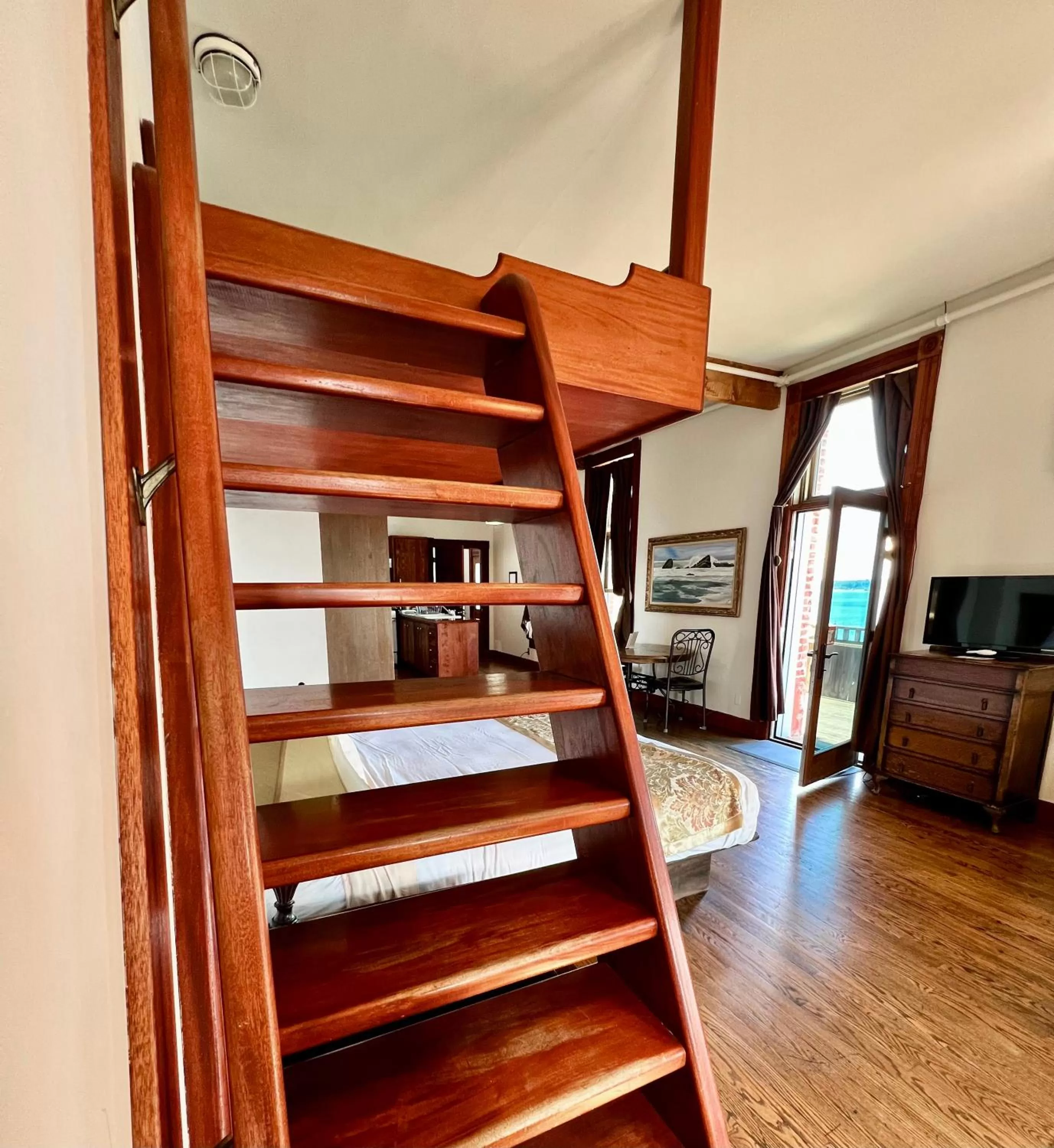 Bunk Bed in The Monarch Hotel