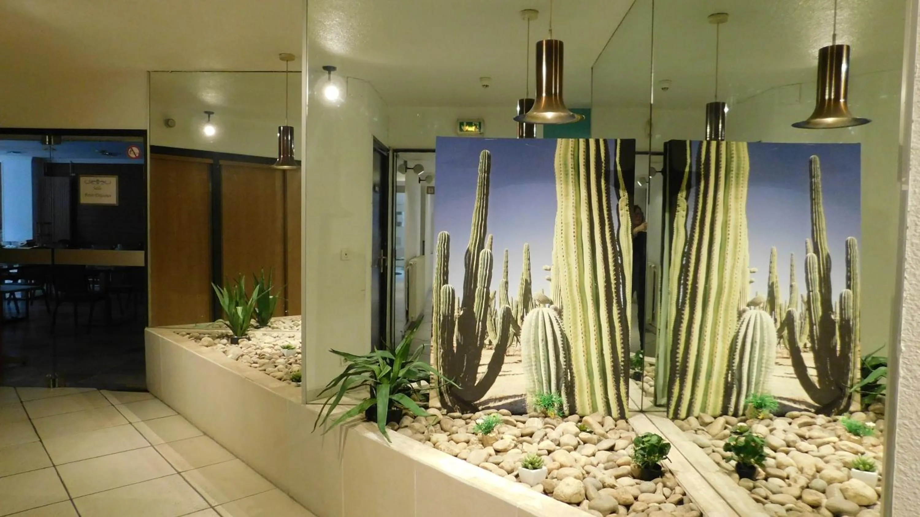 Decorative detail in Brit Hotel du Commerce Bergerac