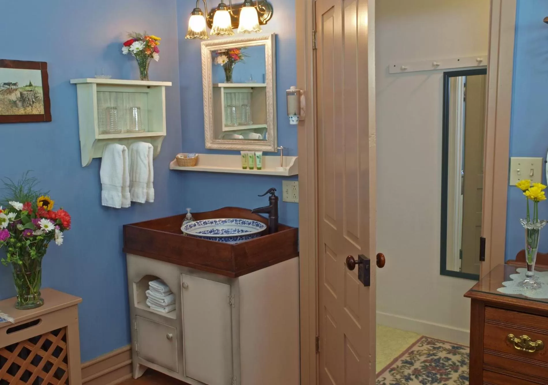 Bathroom in 1825 Inn Bed and Breakfast