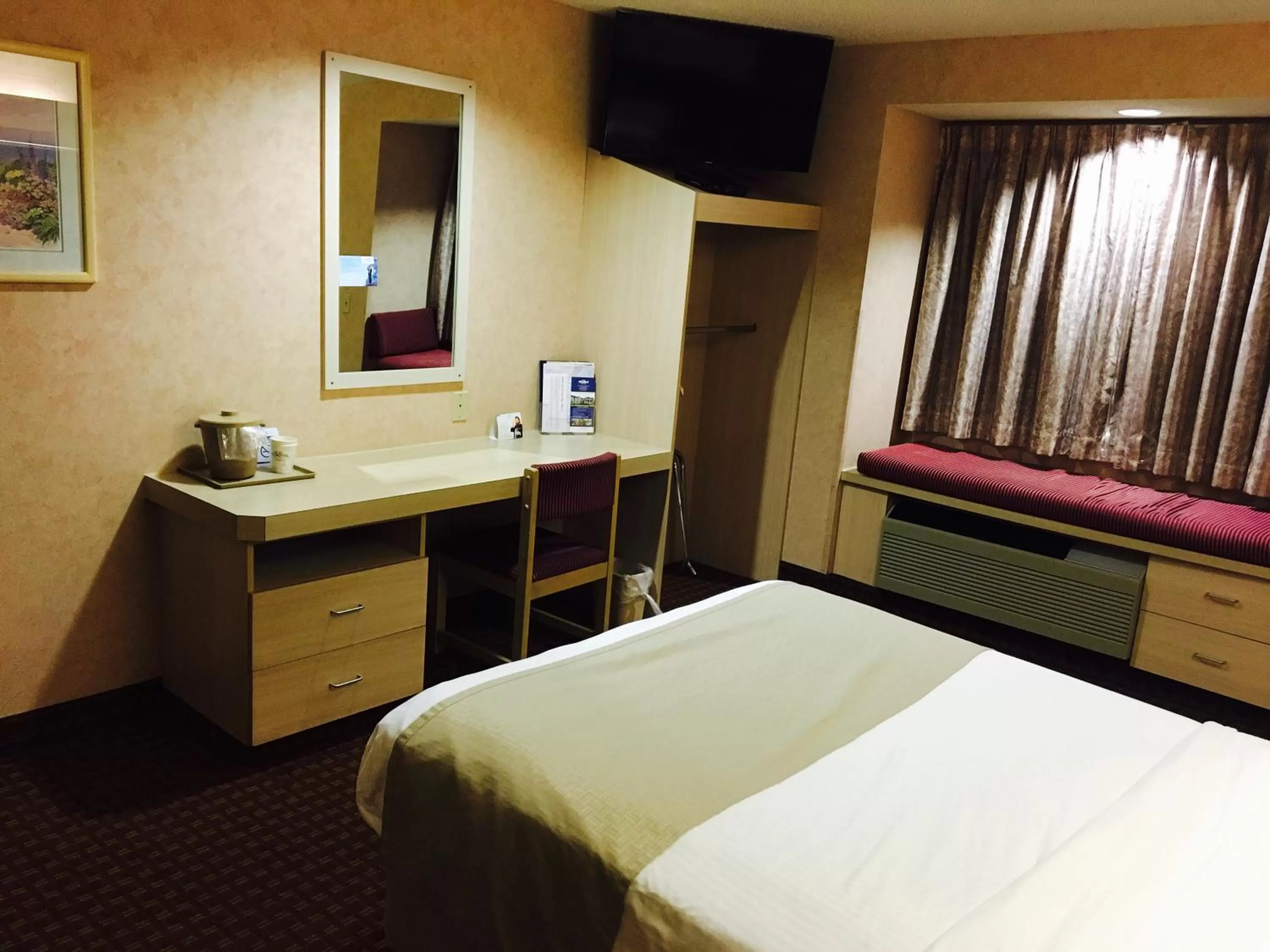 Decorative detail, Bed in Microtel Inn & Suites by Wyndham Syracuse Baldwinsville