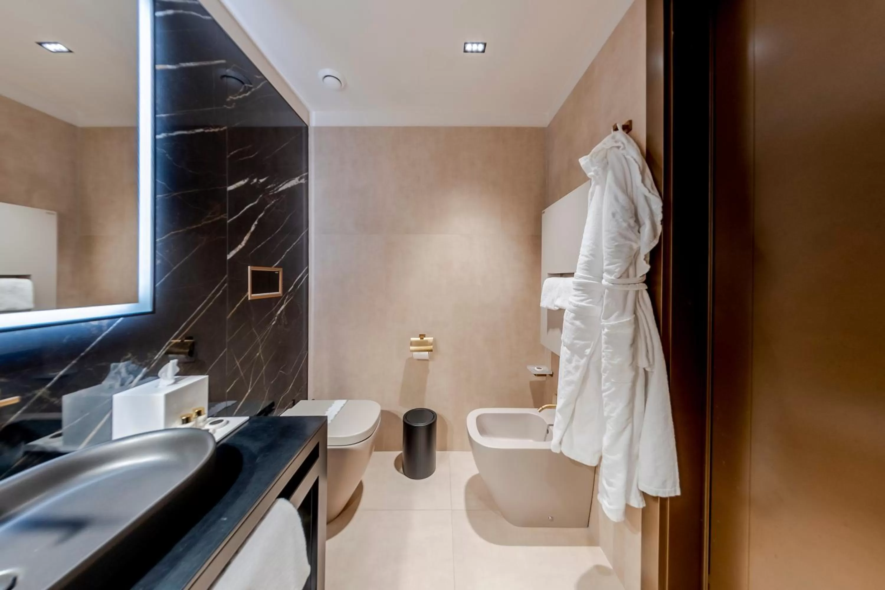 Shower in Martius Private Suites Hotel