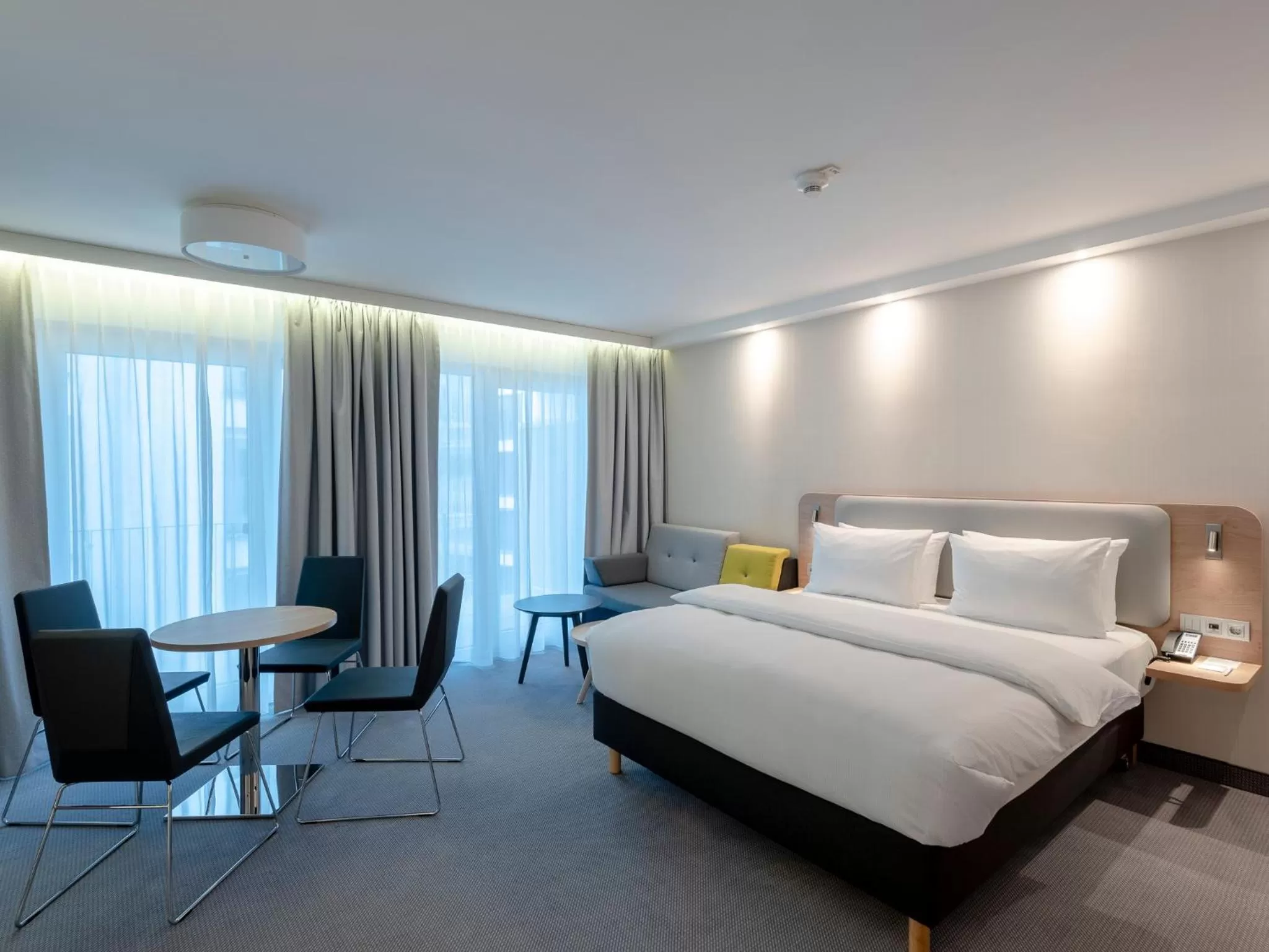 Bed in Holiday Inn Express - Offenbach by IHG