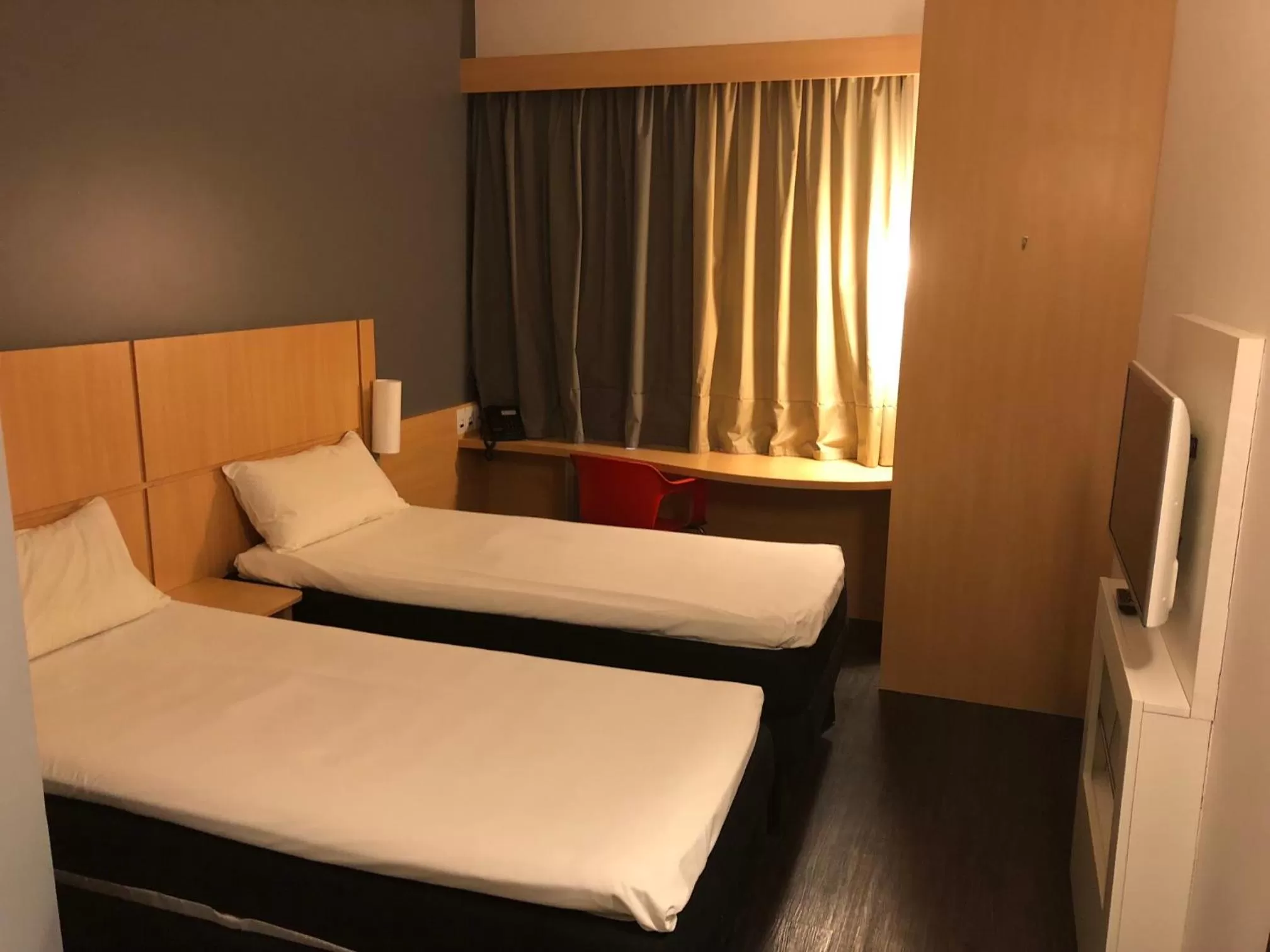 Photo of the whole room, Bed in ibis Manaus Aeroporto