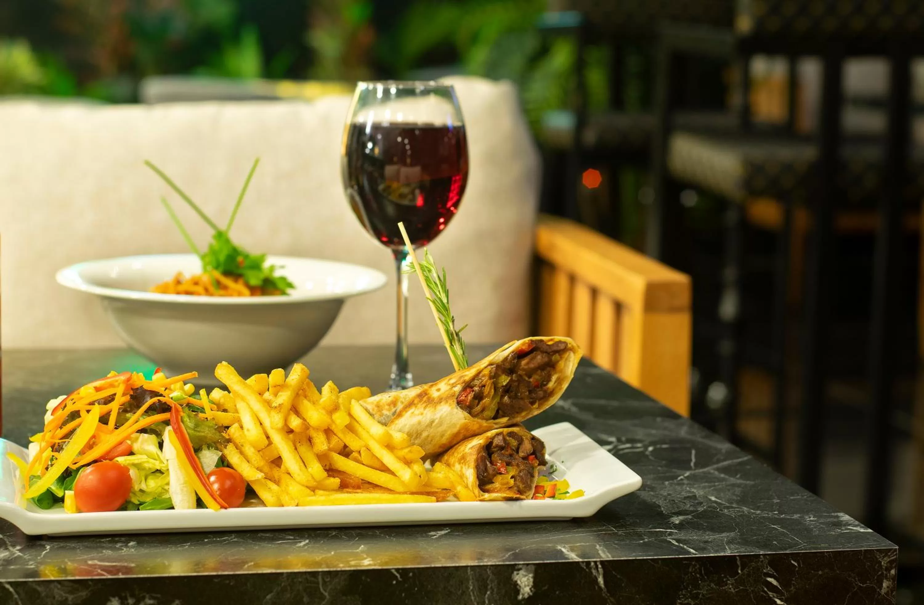 Restaurant/places to eat in Hotel Bossuite Business