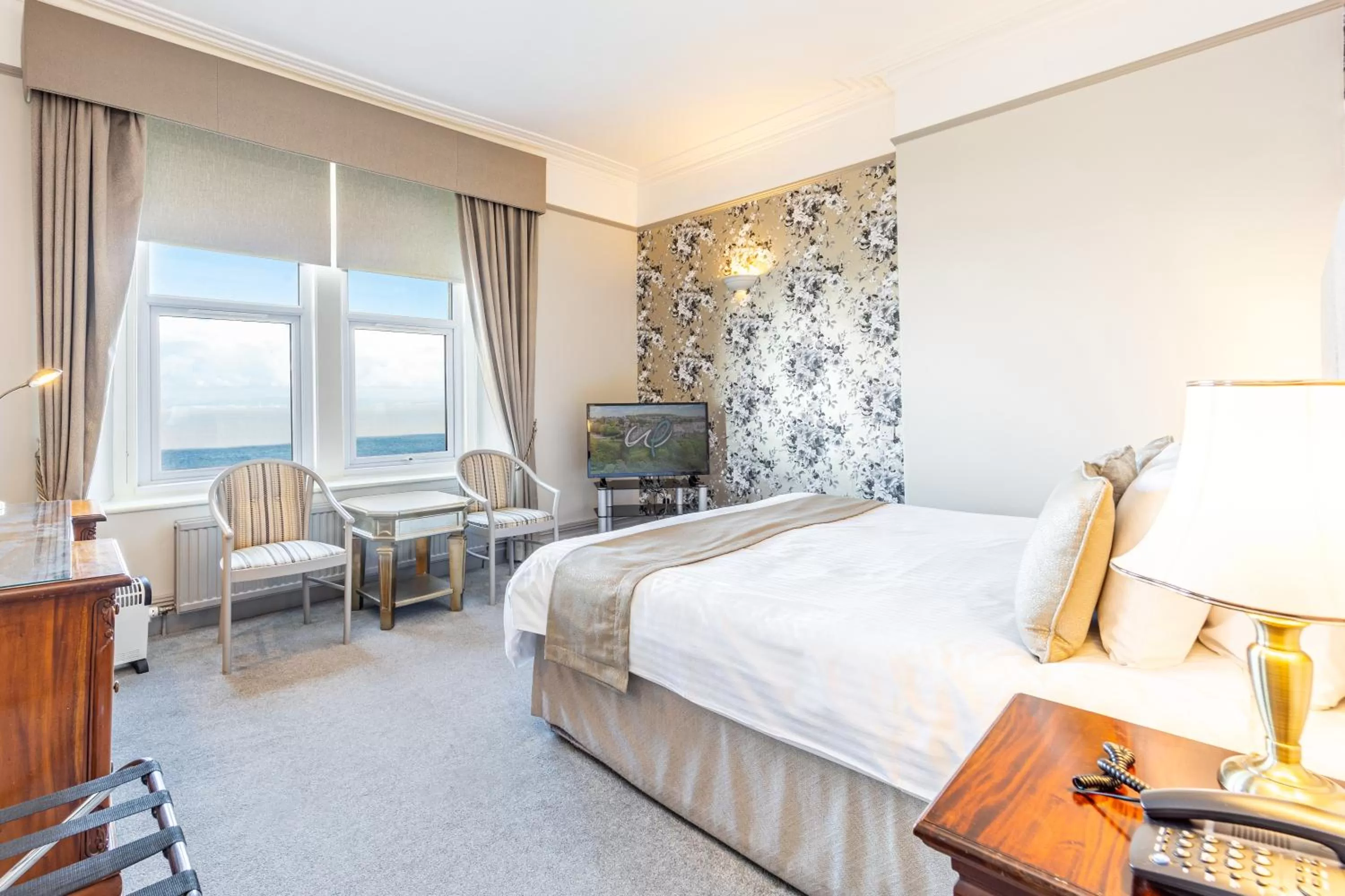 Bed in Best Western Walton Park Hotel