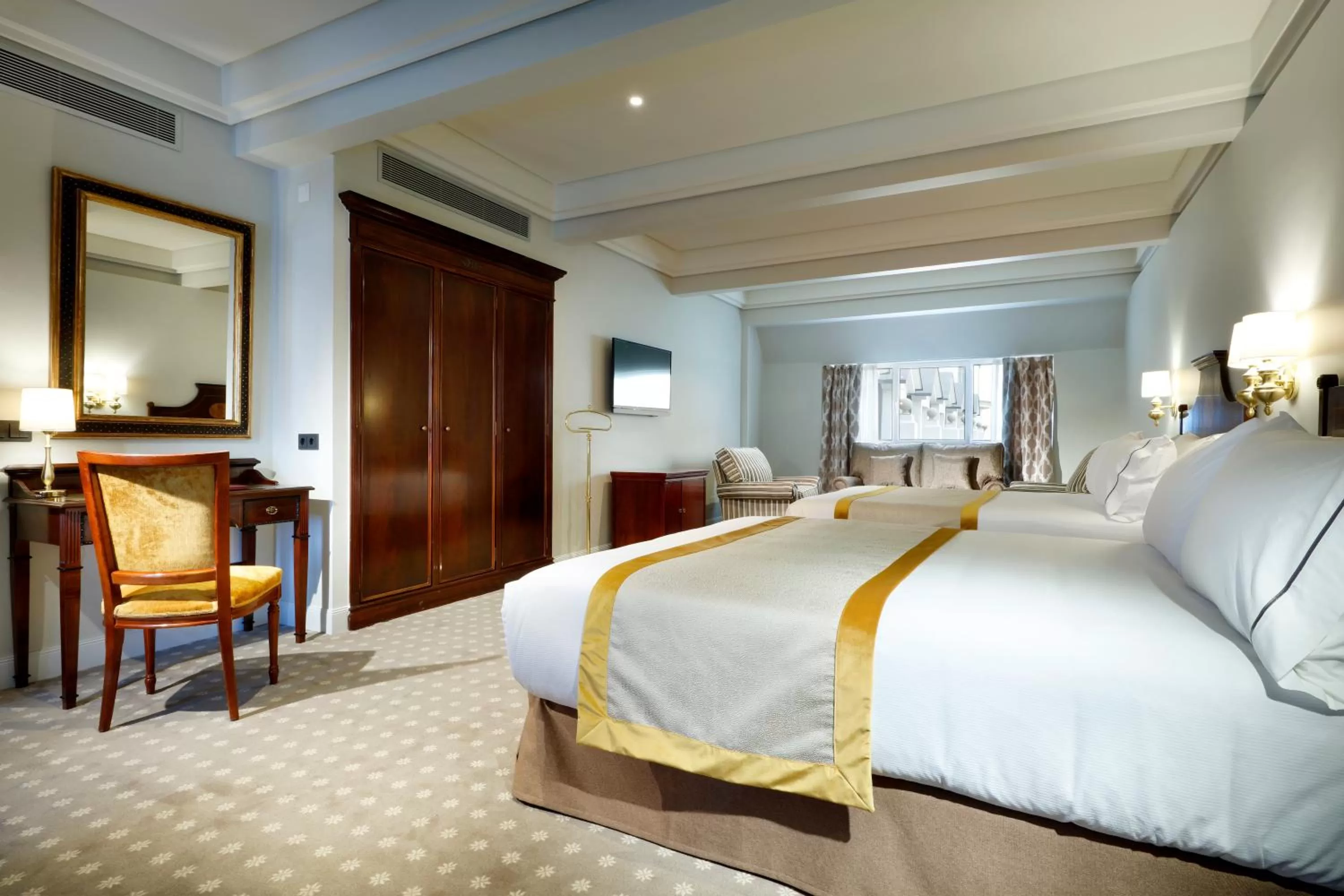 TV and multimedia, Bed in Eurostars Hotel Real