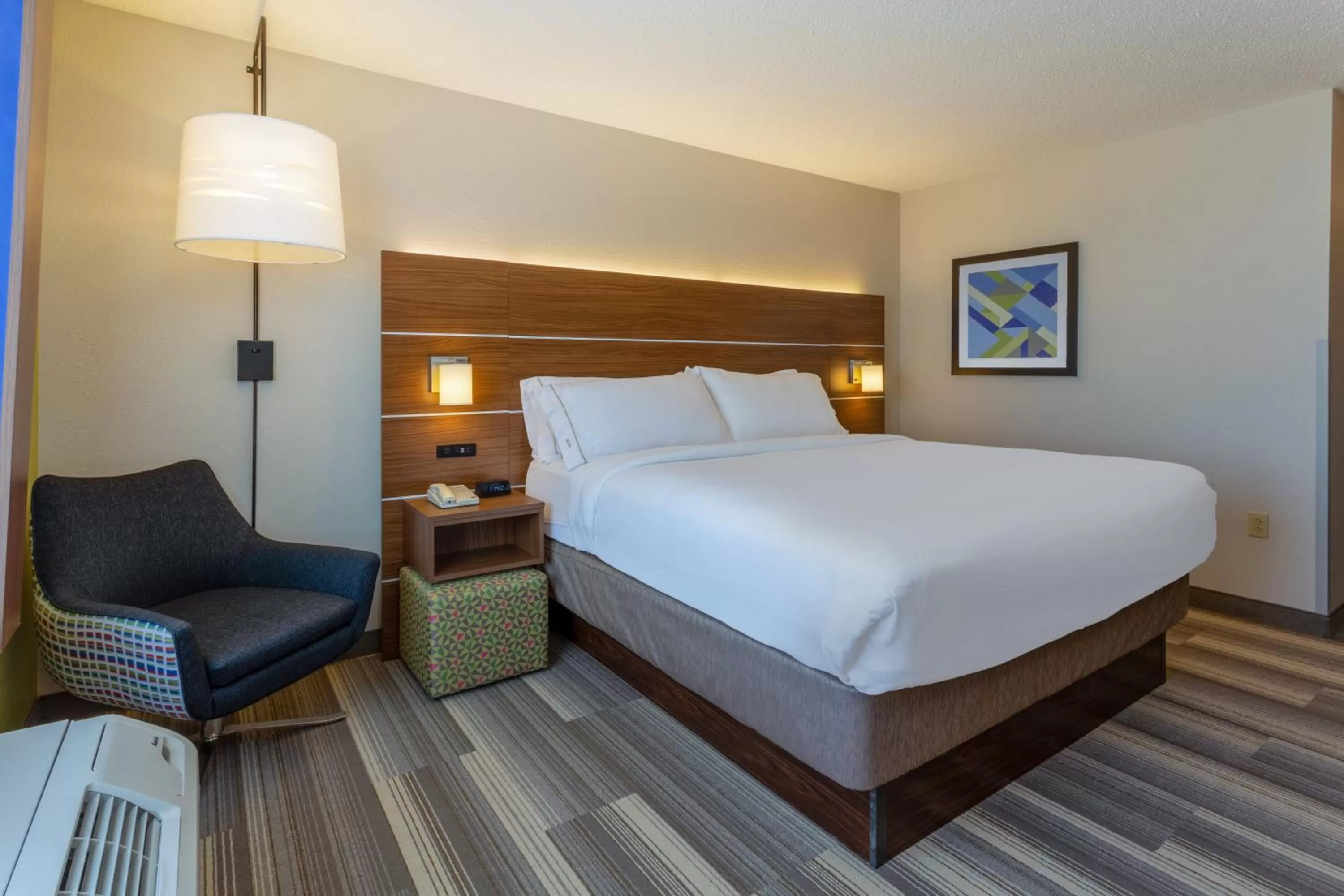 Photo of the whole room, Bed in Holiday Inn Express & Suites Vandalia by IHG