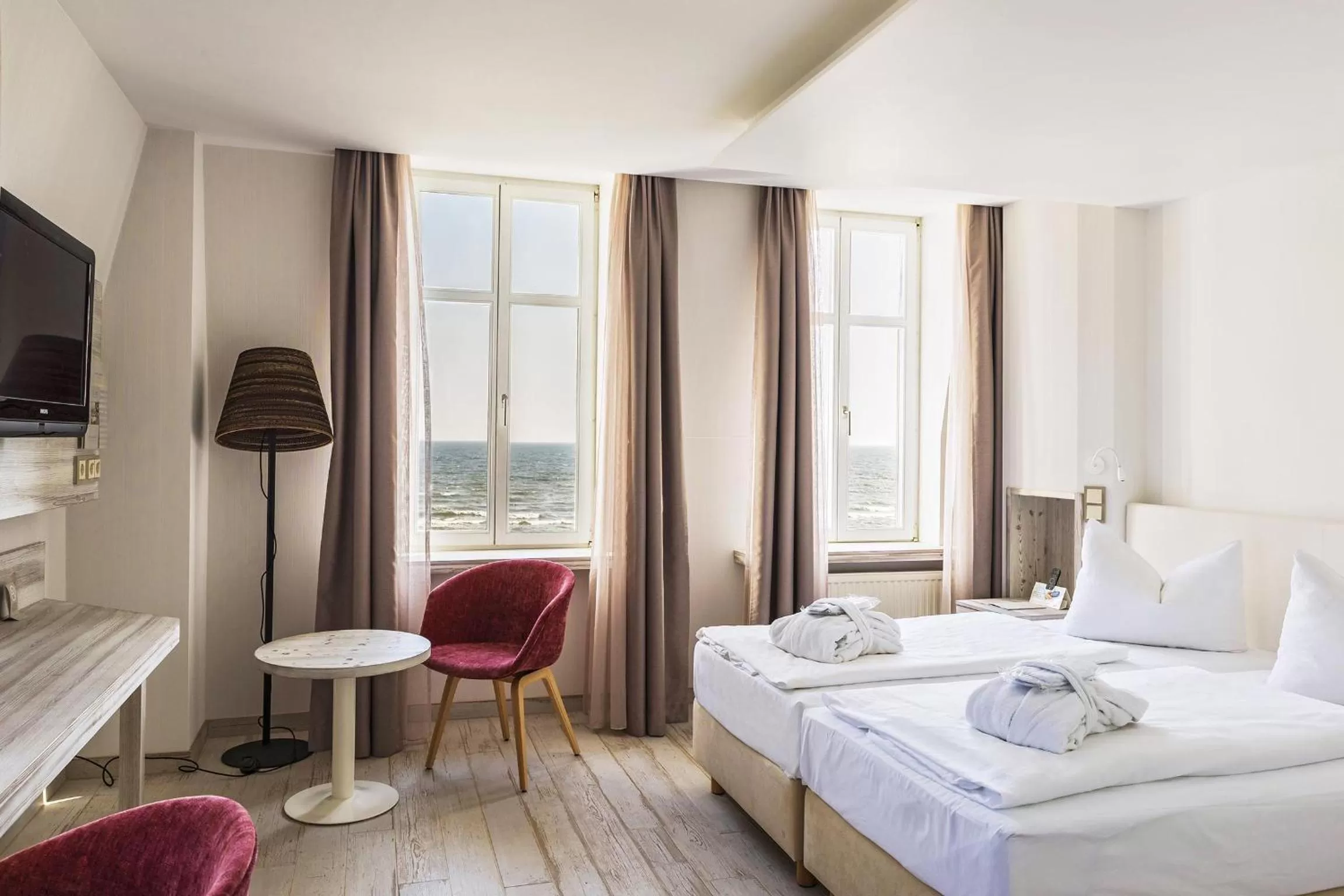 Photo of the whole room, Bed in SEETELHOTEL Strandhotel Atlantic das Boutiquehotel am Meer
