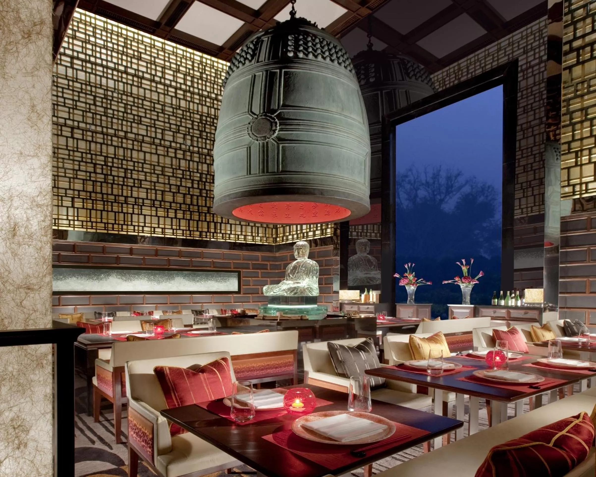Restaurant/places to eat in The Leela Palace New Delhi